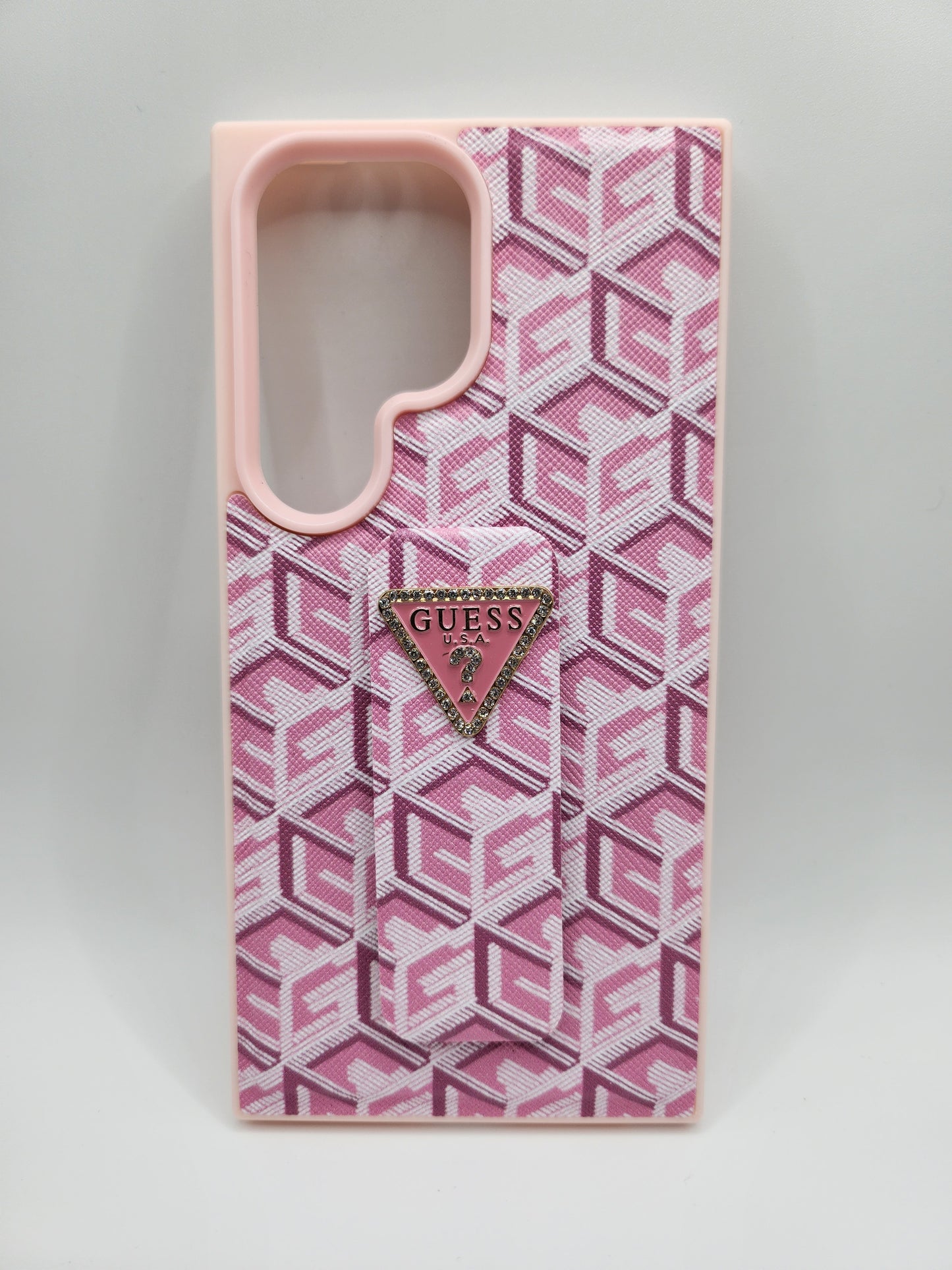 Coque GUESS Premium avec Support Pliable – Motif Monogram et Logo Émaillé