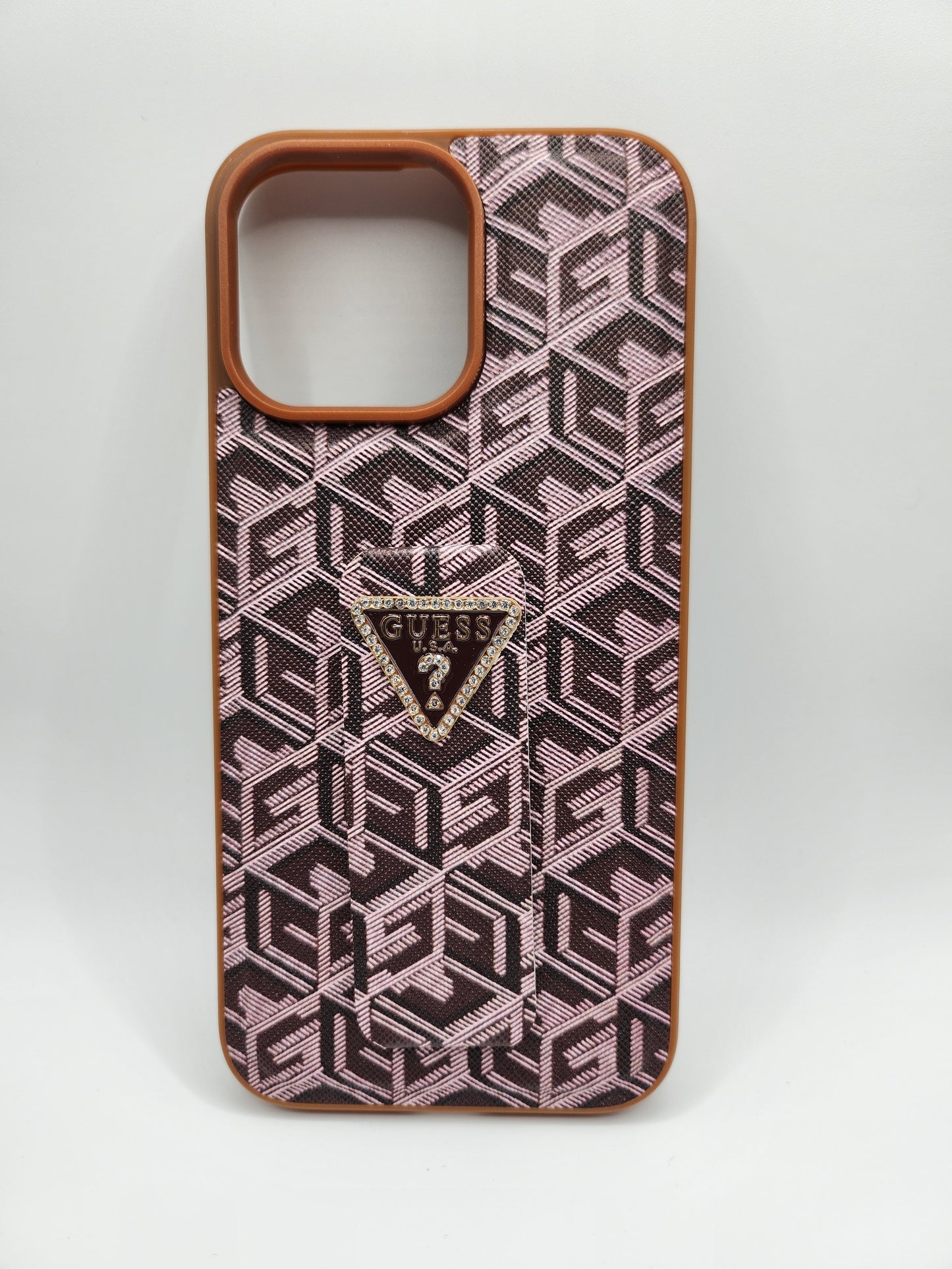 Coque GUESS Premium avec Support Pliable – Motif Monogram et Logo Émaillé