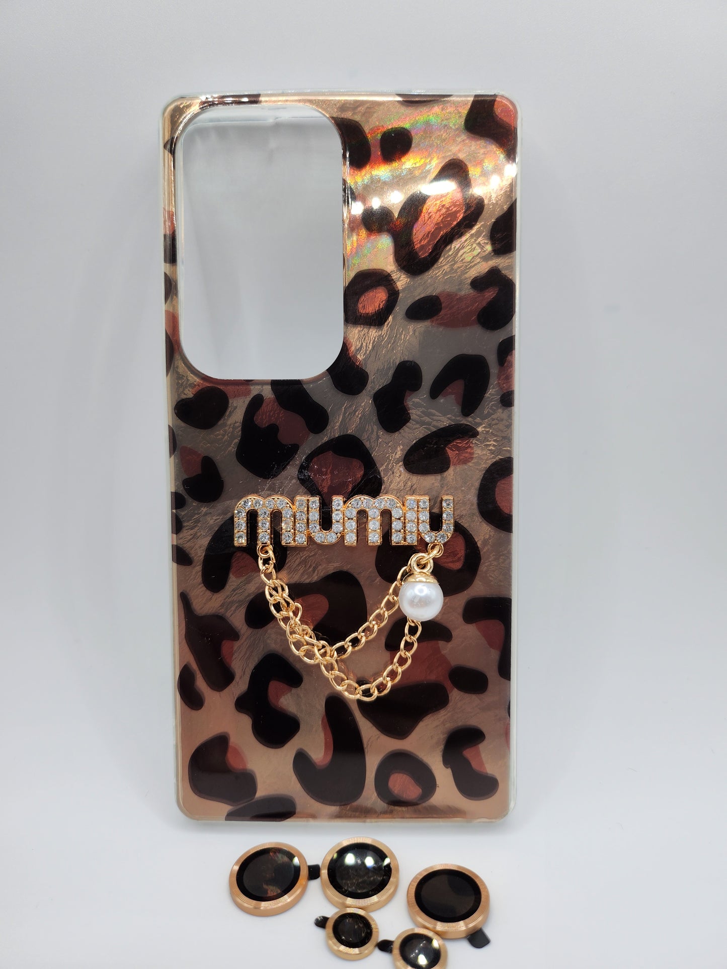 Coque Léopard Chic avec Chaîne & Perle – Protection Élégante avec Bague Caméra