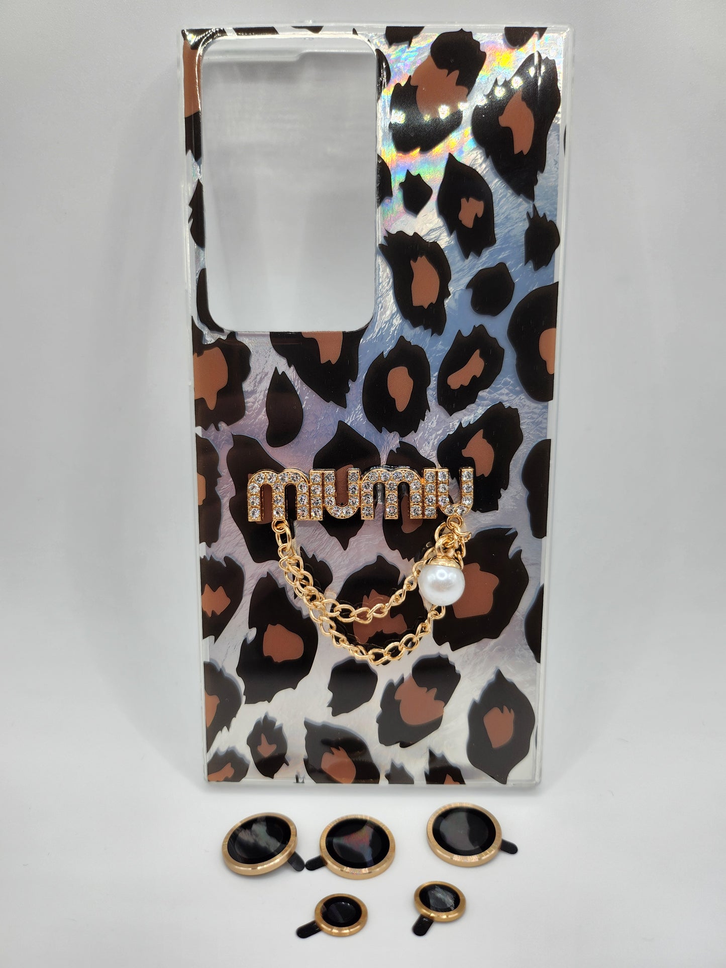 Coque Léopard Chic avec Chaîne & Perle – Protection Élégante avec Bague Caméra