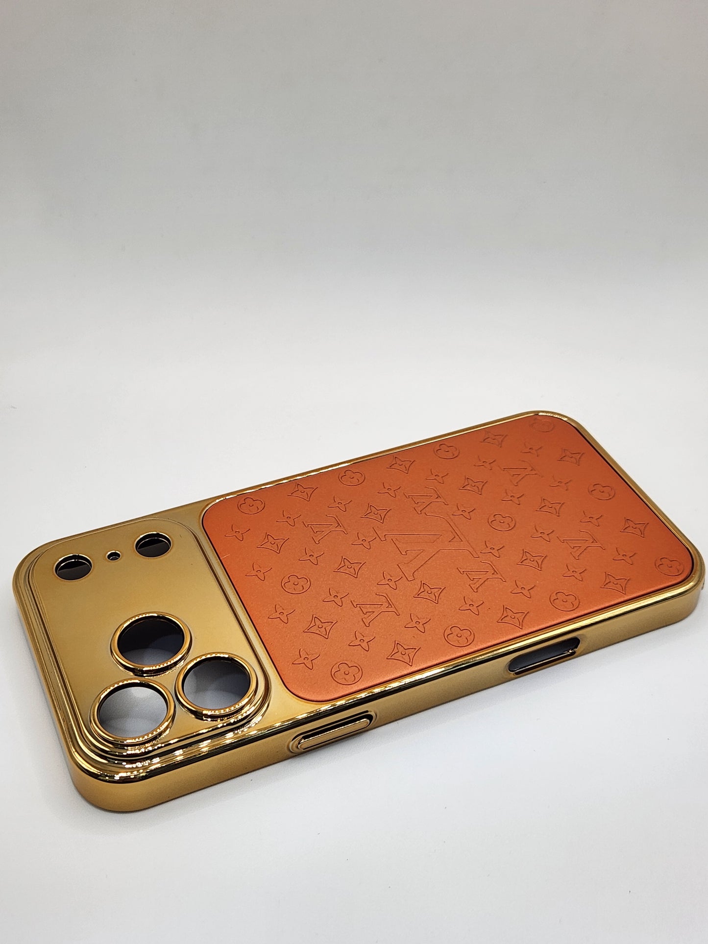 بوشيط هاتف بتصميم فاخر بنقش بارز وإطار لامع – أناقة استثنائية وحماية متكاملة(IPHONE 17 PRO)