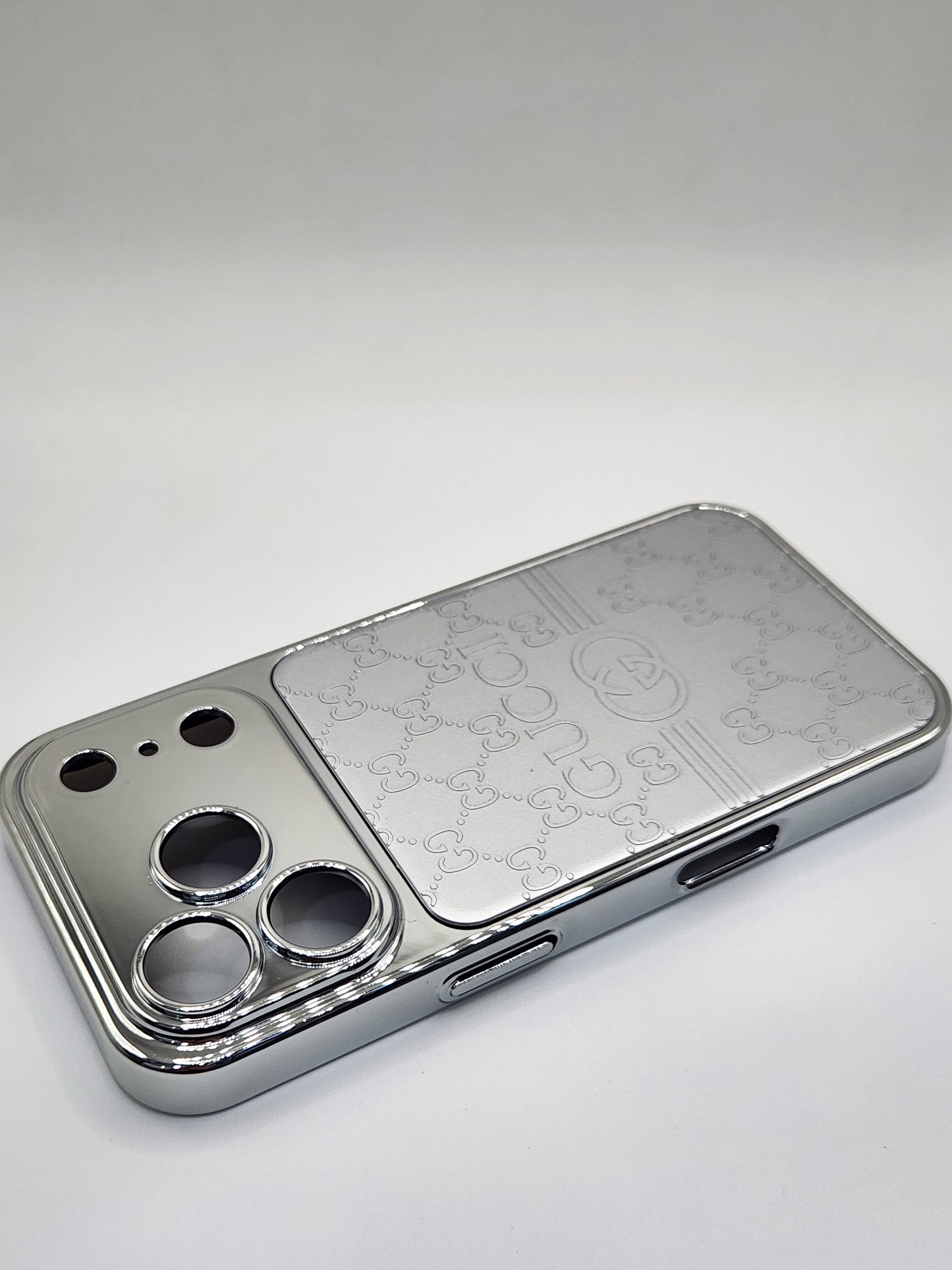 بوشيط هاتف بتصميم فاخر بنقش بارز وإطار لامع – أناقة استثنائية وحماية متكاملة(IPHONE 17 PRO)