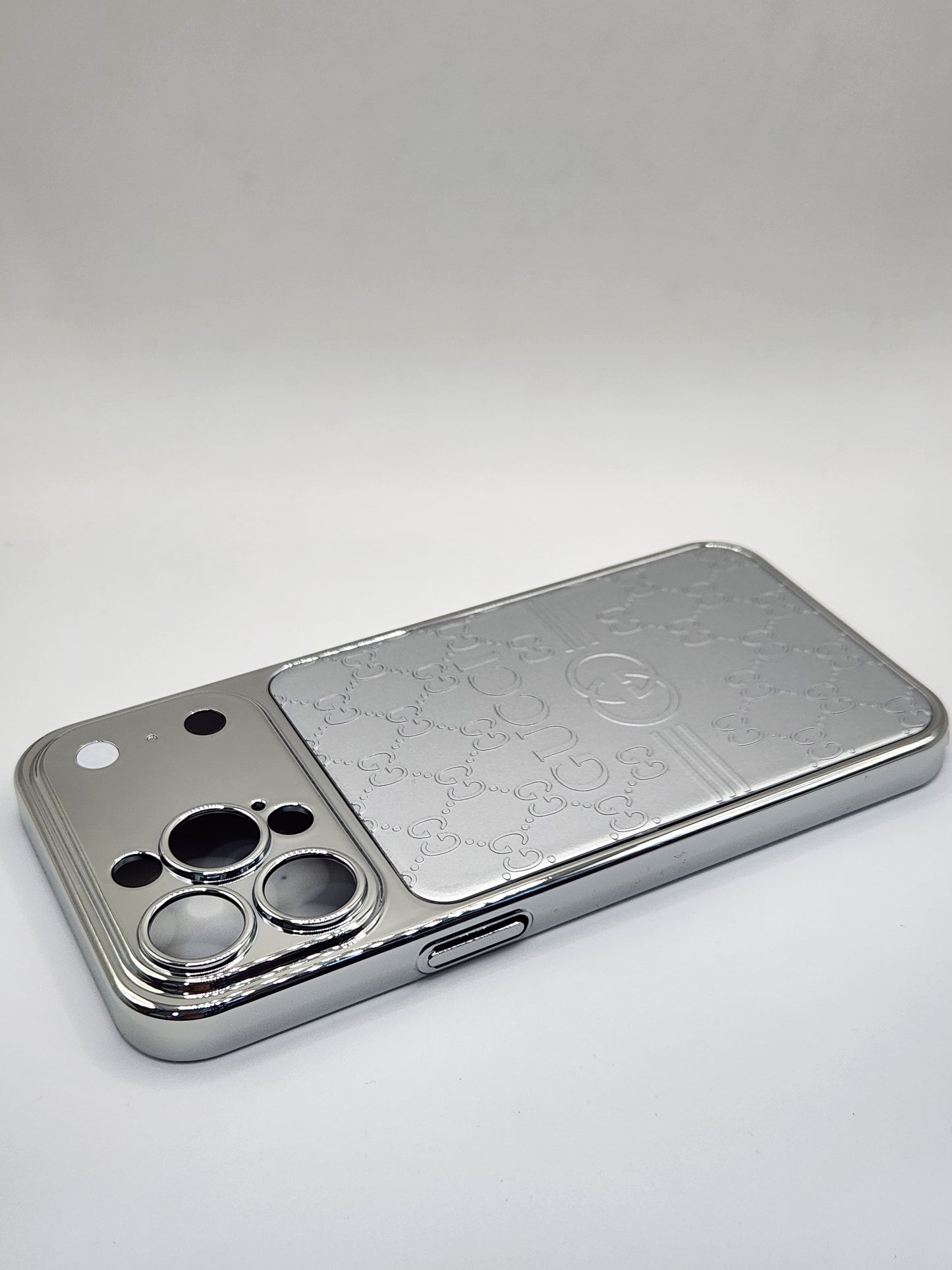 بوشيط فاخر لأيفون 14 برو ماكس بتصميم أيفون 17 برو ماكس – إطار ذهبي أنيق بلمسة فخمة(IPHONE 14 PRO MAX)