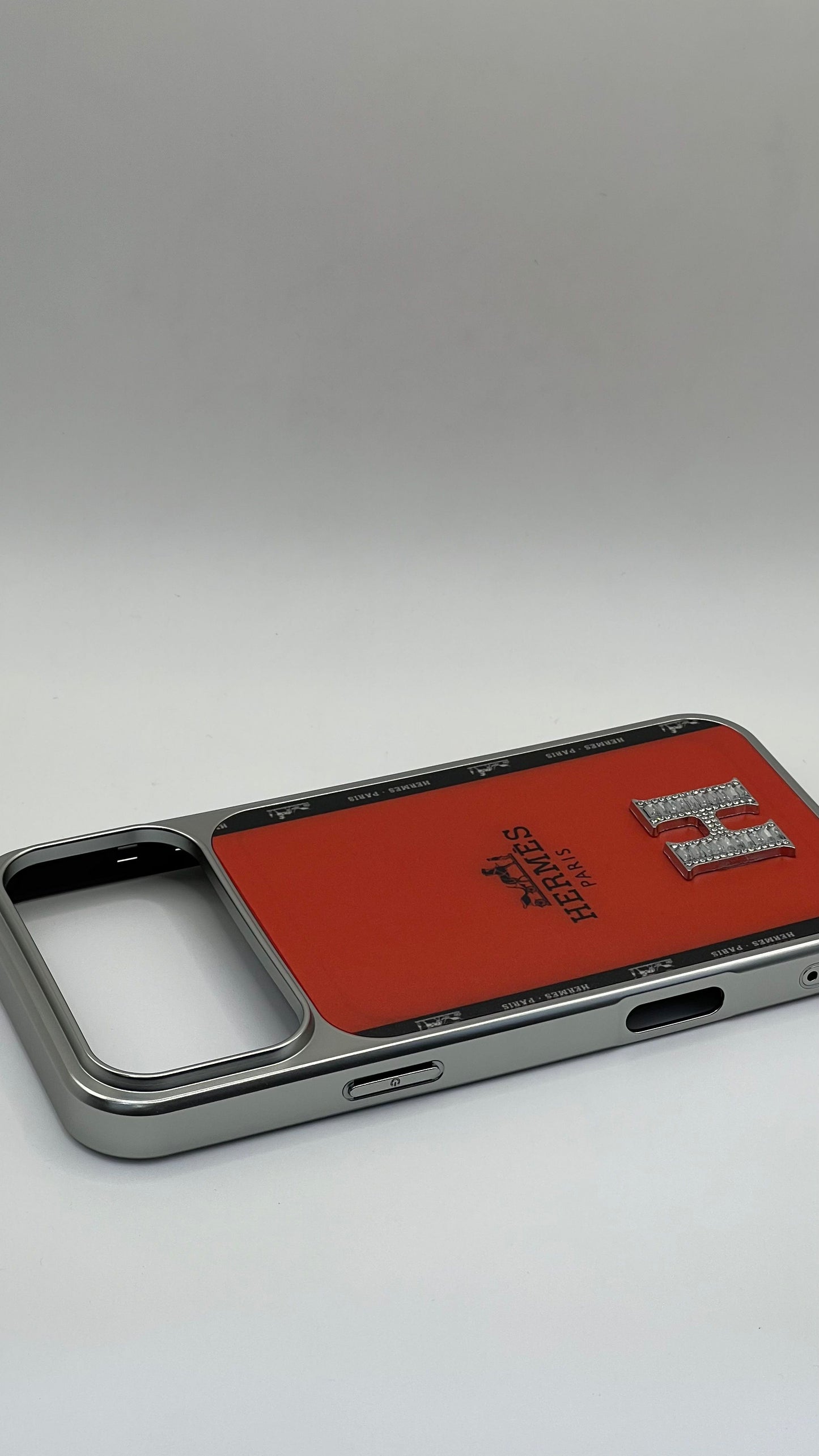 بوشيط بتصميم عصري أنيق ولمسة رياضية مميزة✅(IPHONE 17 PRO MAX)