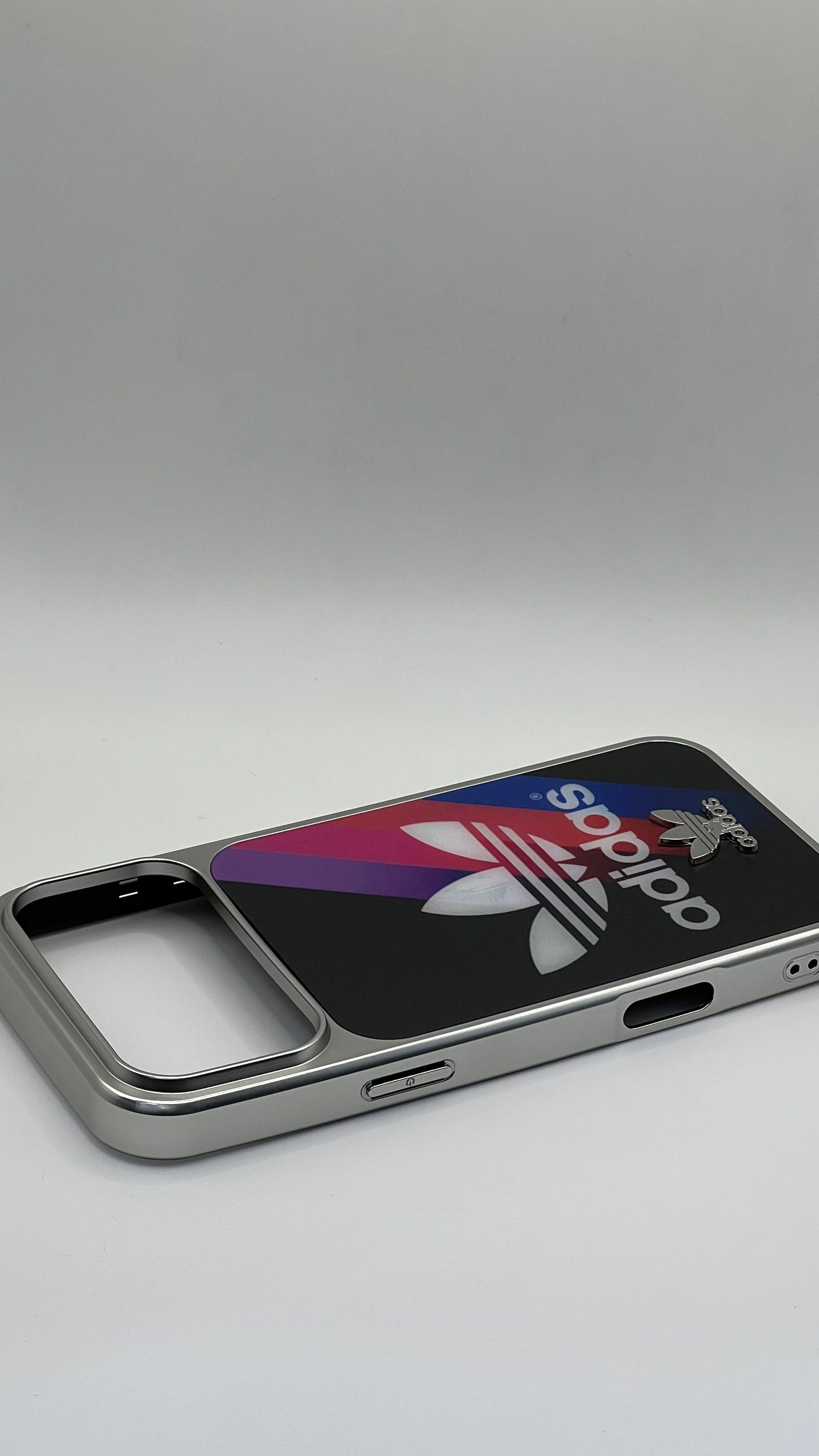 بوشيط بتصميم عصري أنيق ولمسة رياضية مميزة✅(IPHONE 17 PRO MAX)