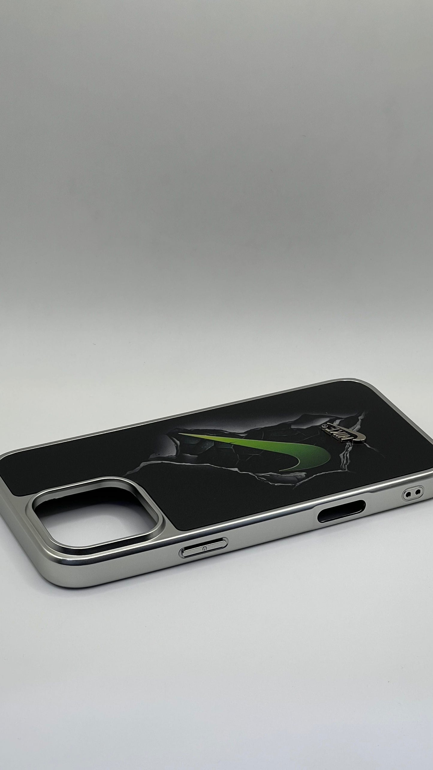بوشيط بتصميم عصري أنيق ولمسة رياضية مميزة✅(IPHONE 16 PRO MAX)