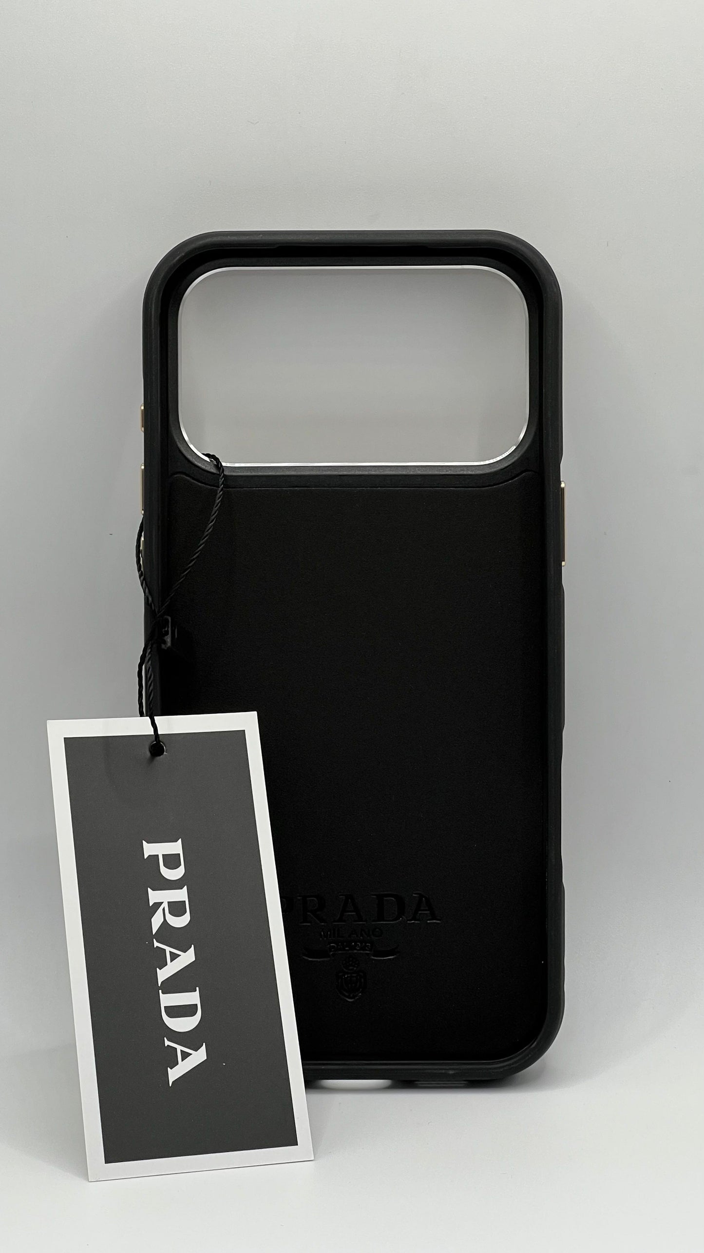 بوشيط فاخر بتصميم أنيق وإطار معدني عصري(IPHONE 17 PRO MAX)