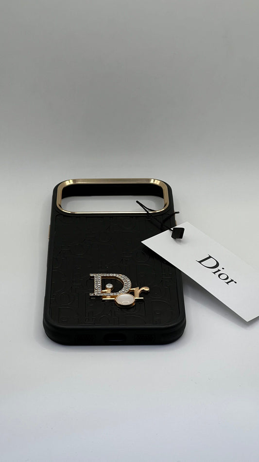 بوشيط فاخر بتصميم أنيق وإطار معدني عصري(IPHONE 17 PRO MAX)