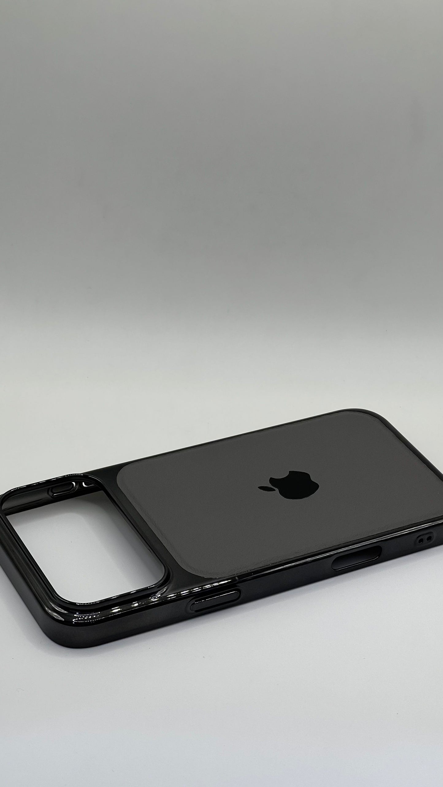 بوشيط آيفون بتصميم أنيق (IPHONE 17 PRO)