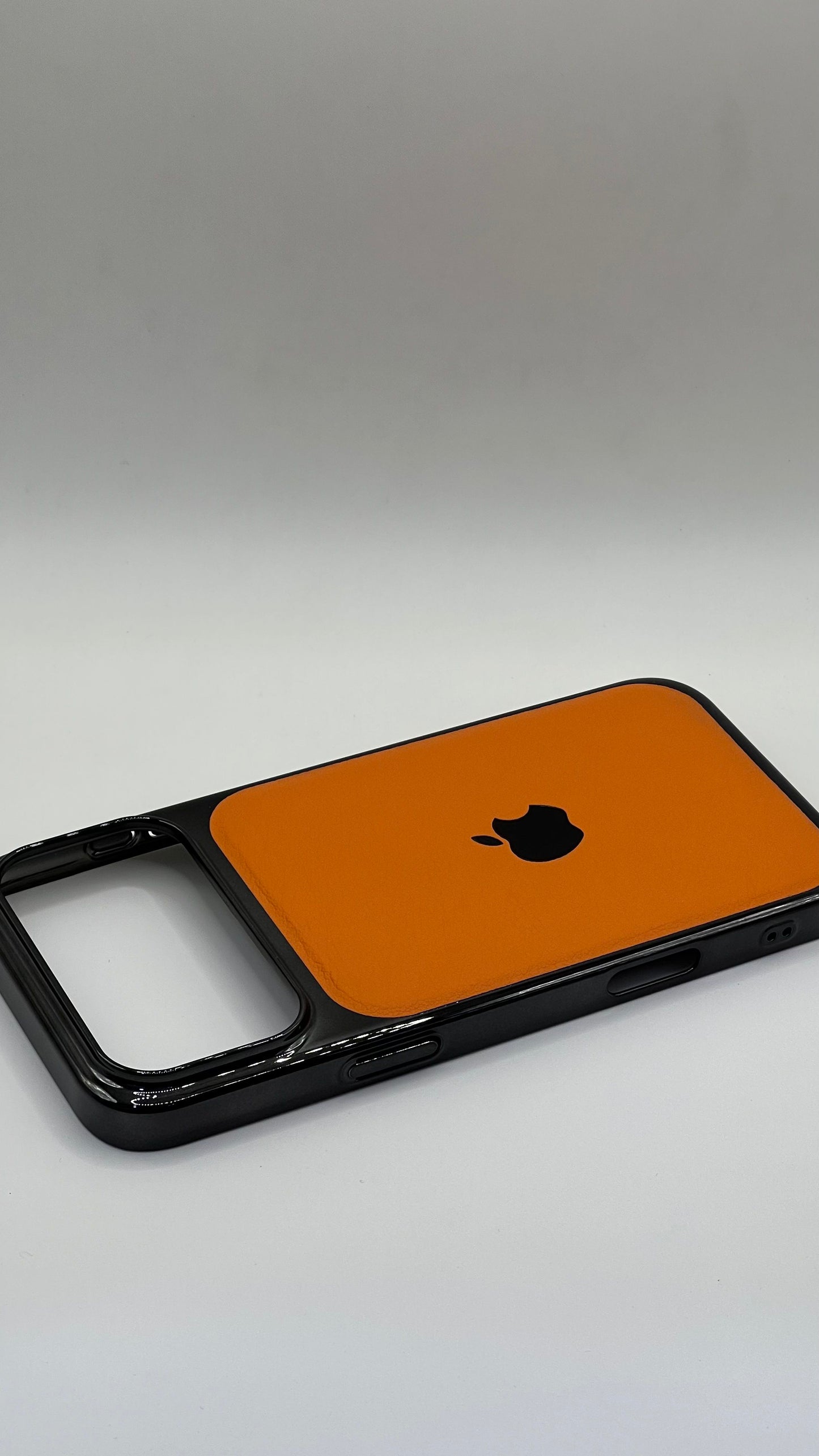بوشيط آيفون بتصميم أنيق (IPHONE 17 PRO)