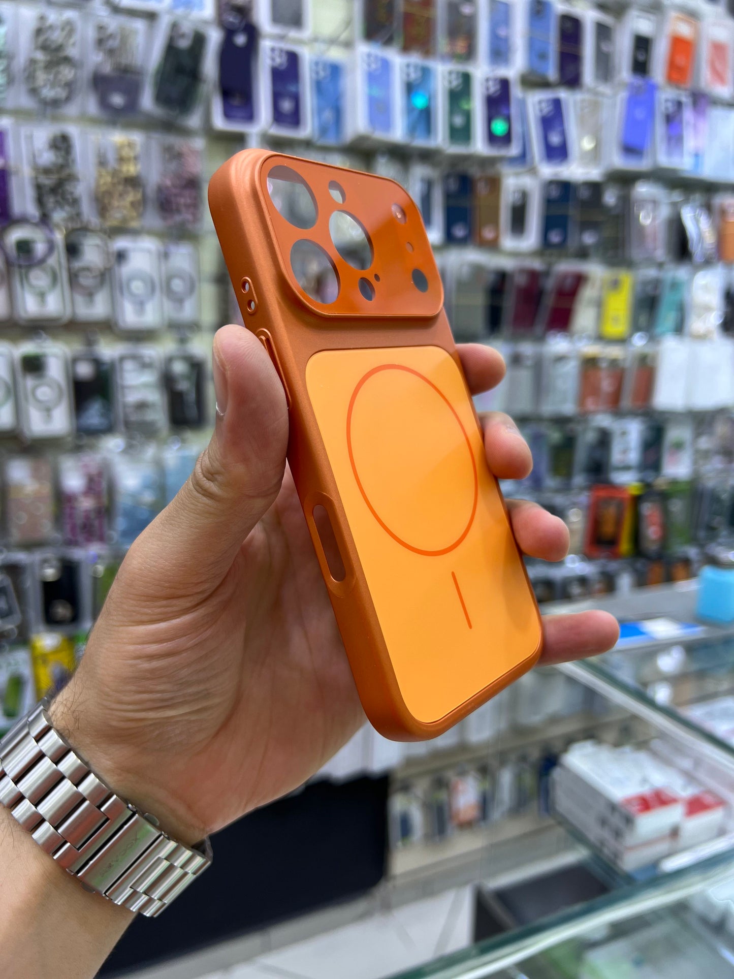 بوشيط بتصميم عصري وحماية متكاملة(IPHONE 16 PRO)