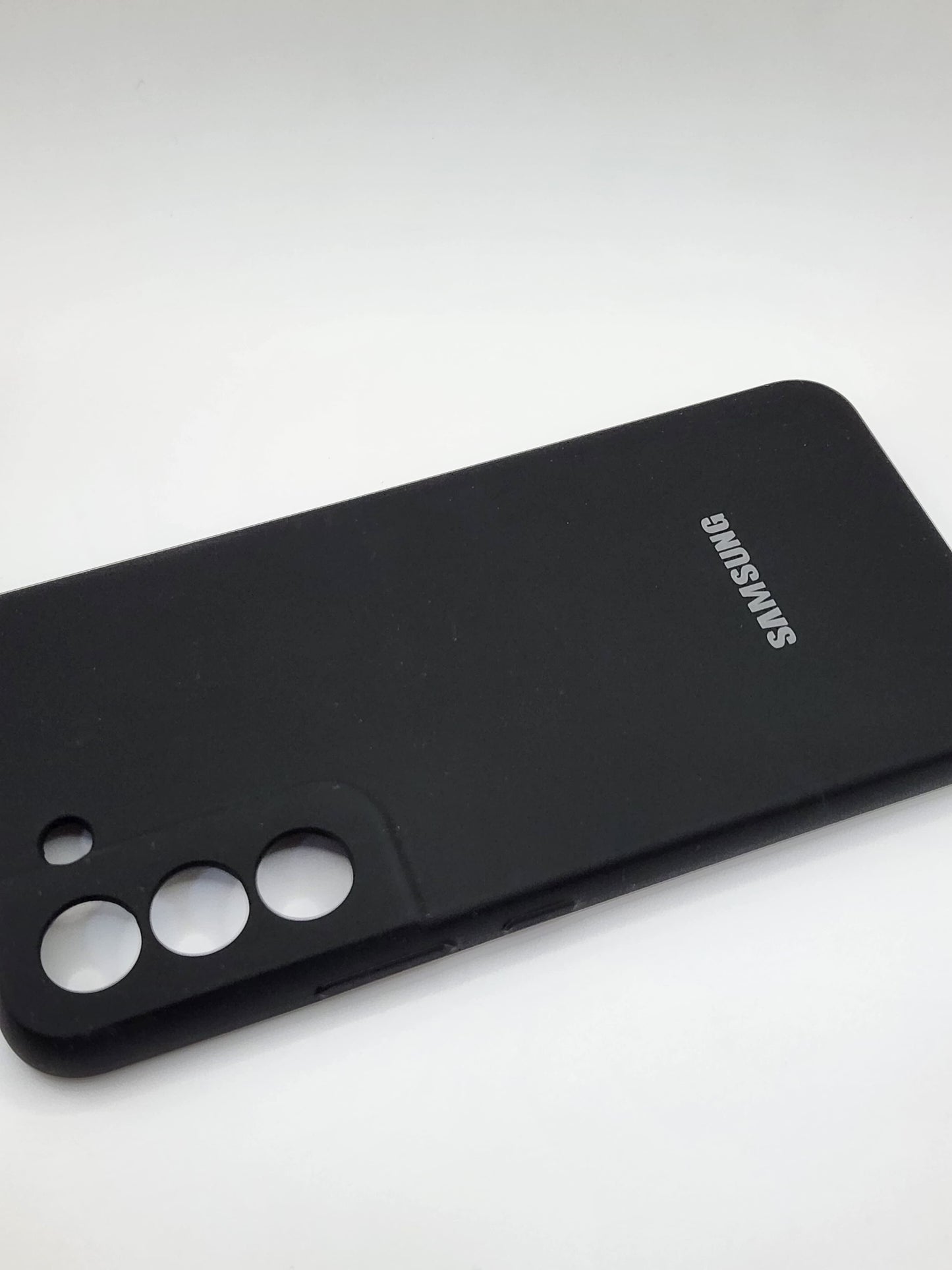 (بوشيط) سيليكون أصلي لهواتف سامسونج – حماية أنيقة ولمسة فاخرة SAMSUNG S22