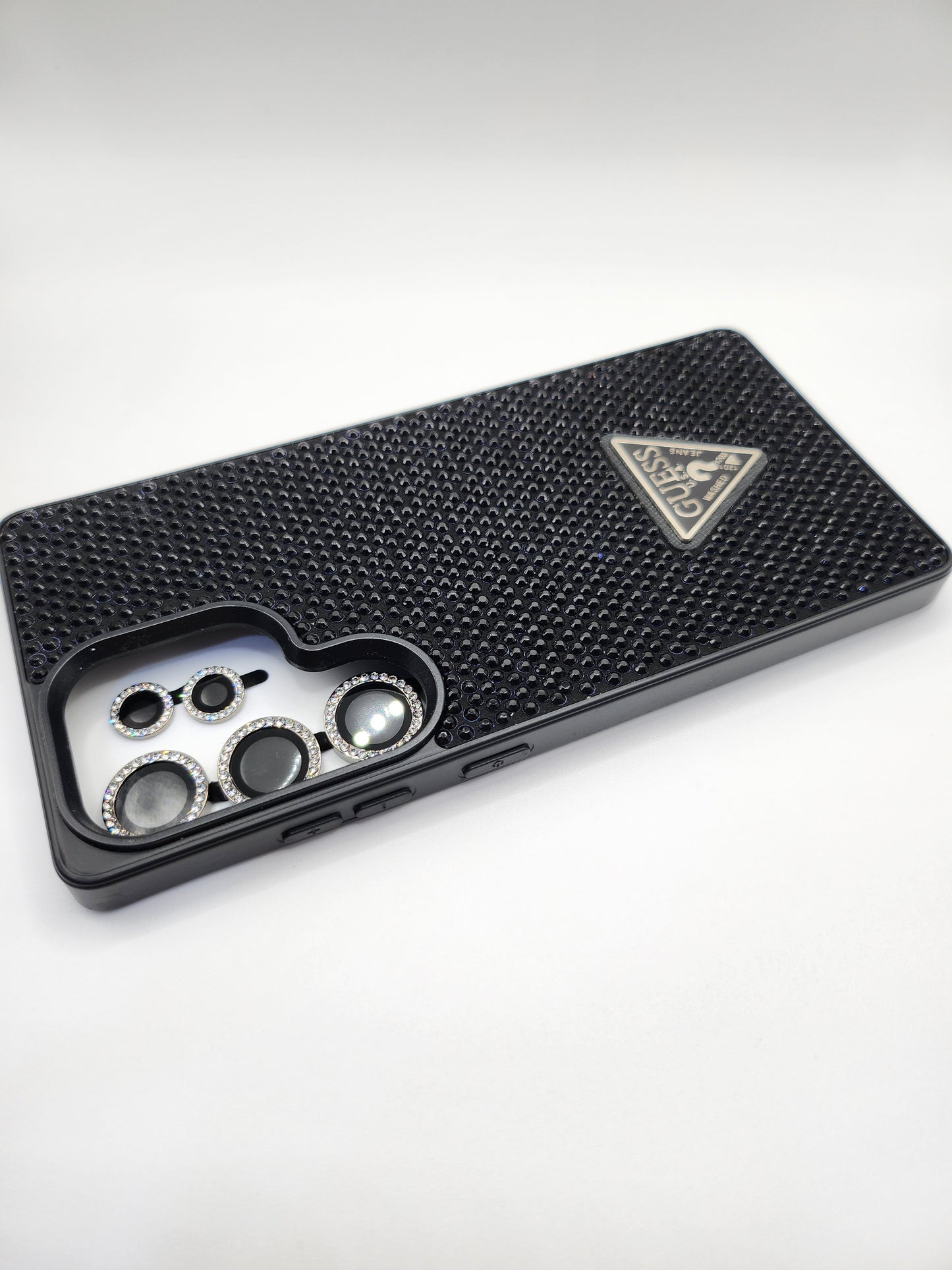 Coque de luxe GUESS avec strass brillants et protection caméra – Design élégant