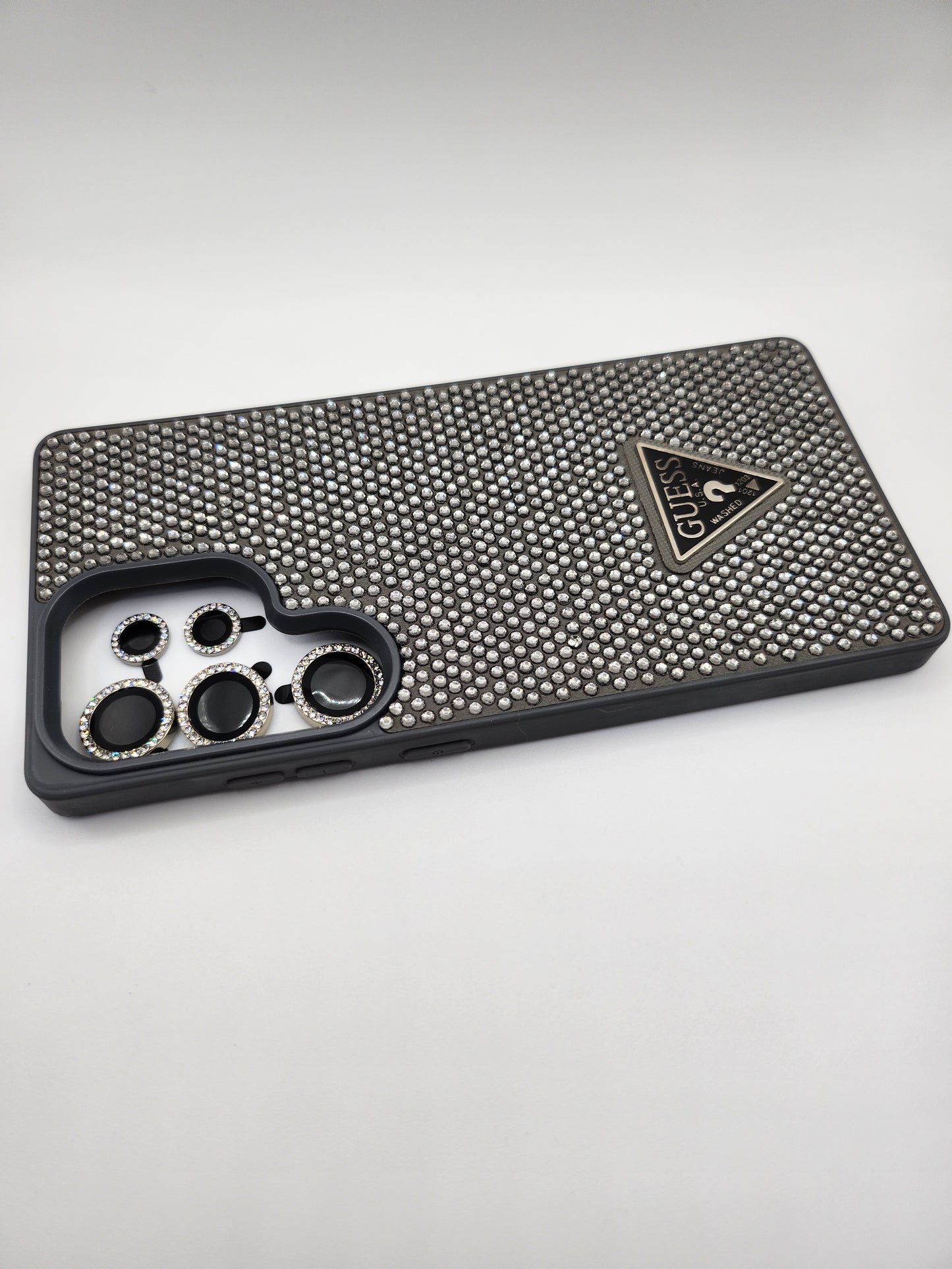 Coque de luxe GUESS avec strass brillants et protection caméra – Design élégant