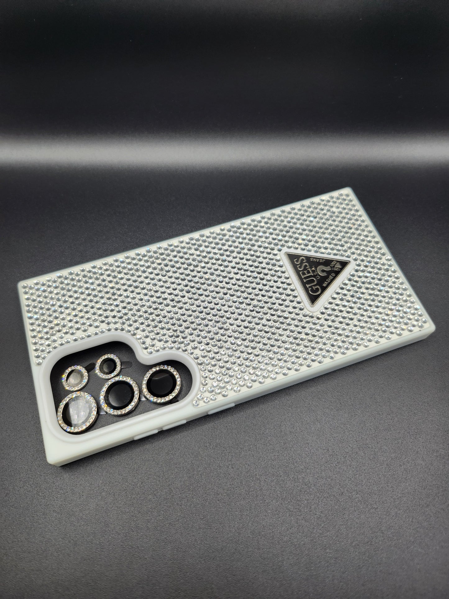 Coque de luxe GUESS avec strass brillants et protection caméra – Design élégant