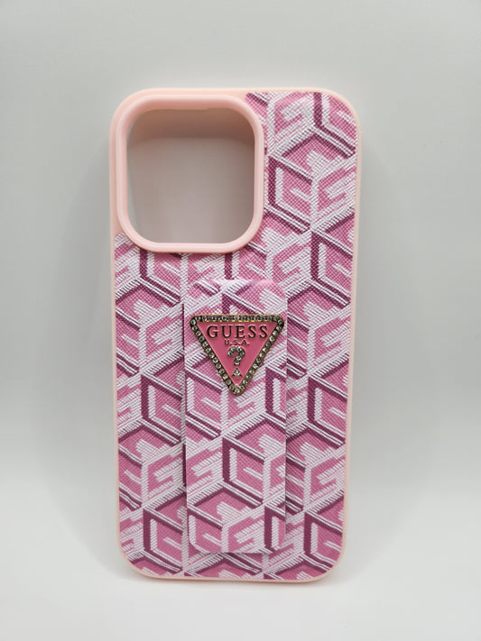 Coque GUESS Premium avec Support Pliable – Motif Monogram et Logo Émaillé