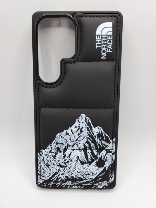 Coque Matelassée The North Face – Motif Montagne, Protection Élégante pour Smartphone