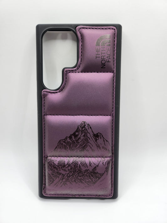Coque Matelassée The North Face – Motif Montagne, Protection Élégante pour Smartphone