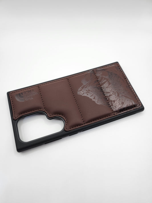 Coque Matelassée The North Face – Motif Montagne, Protection Élégante pour Smartphone