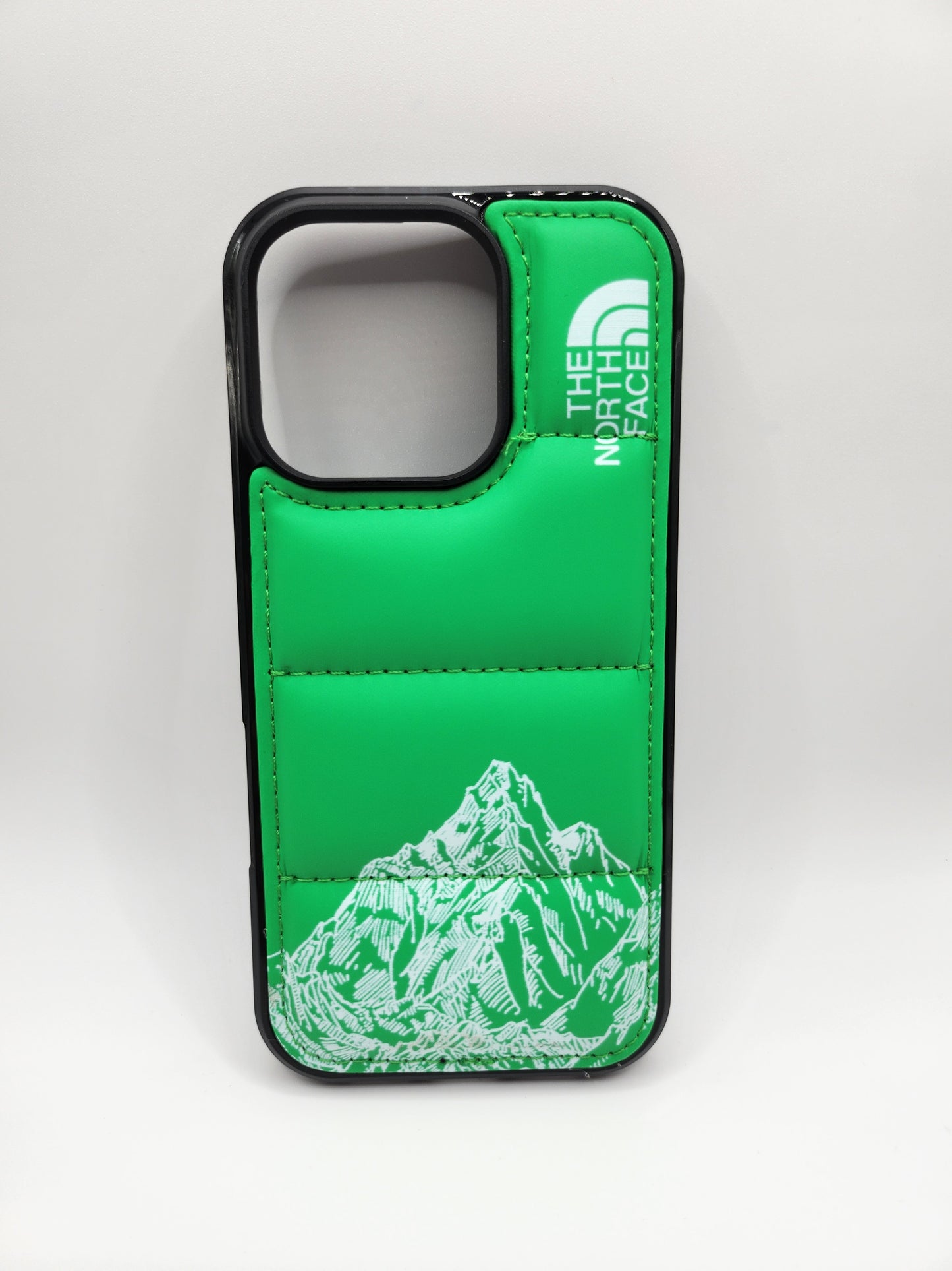 Coque Matelassée The North Face – Motif Montagne, Protection Élégante pour Smartphone