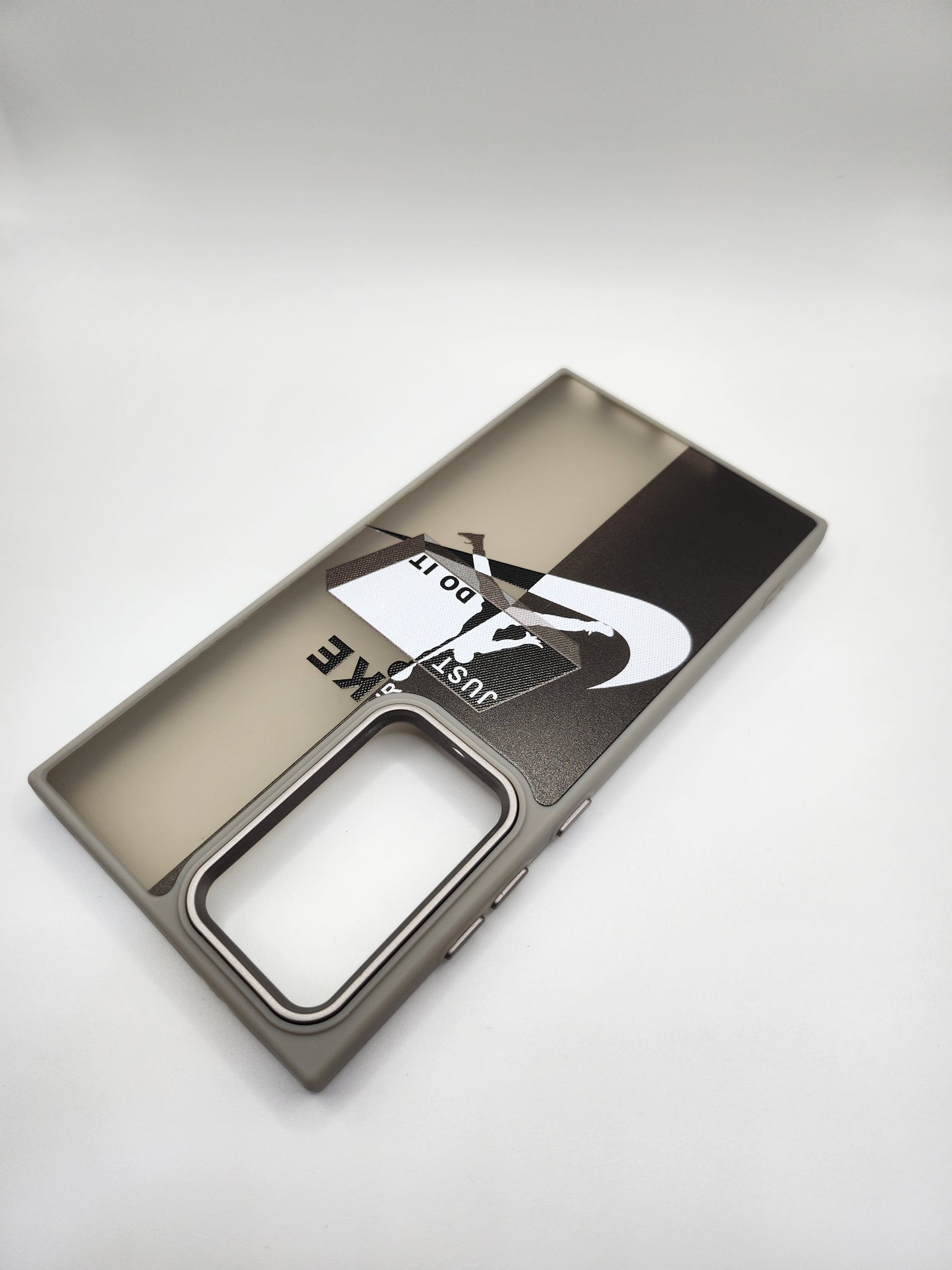 ✨ Coques Premium Marques de Luxe – Pour iPhone & Samsung Dernière Génération ✨