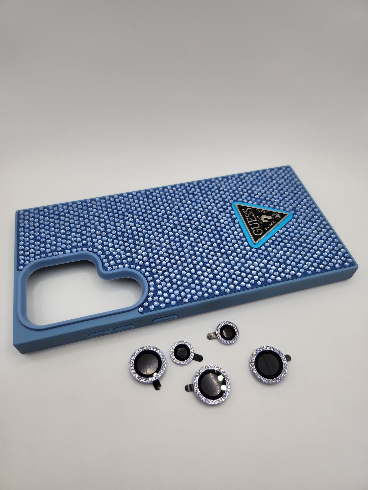 Coque de luxe GUESS avec strass brillants et protection caméra – Design élégant