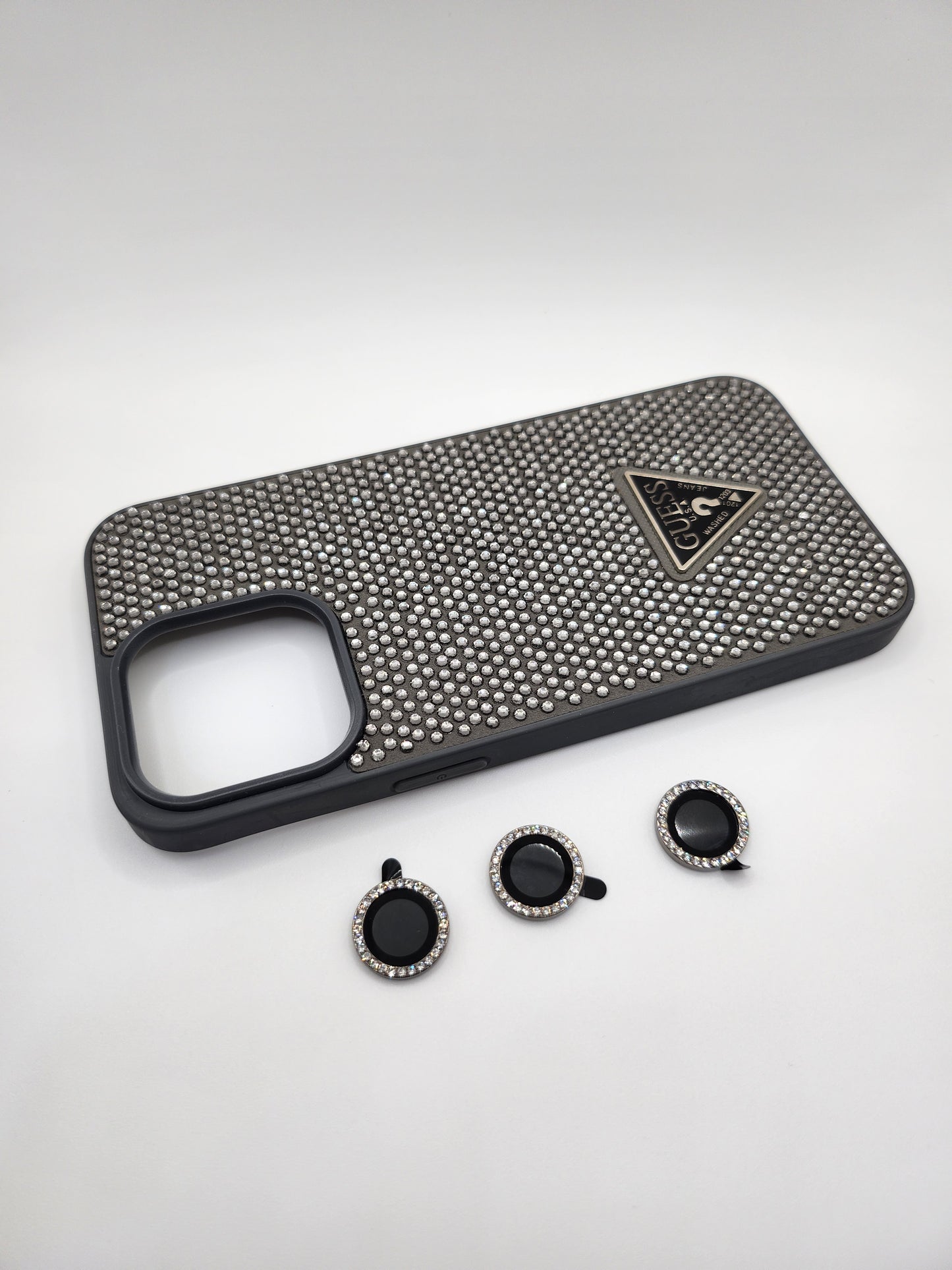 Coque de luxe GUESS avec strass brillants et protection caméra – Design élégant