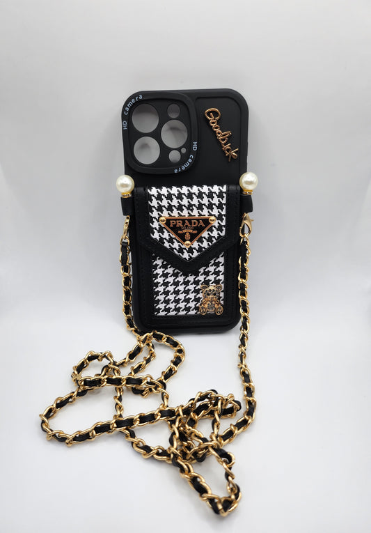Coque Luxe iPhone avec Pochette Intégrée & Chaîne Dorée – Style Élégant