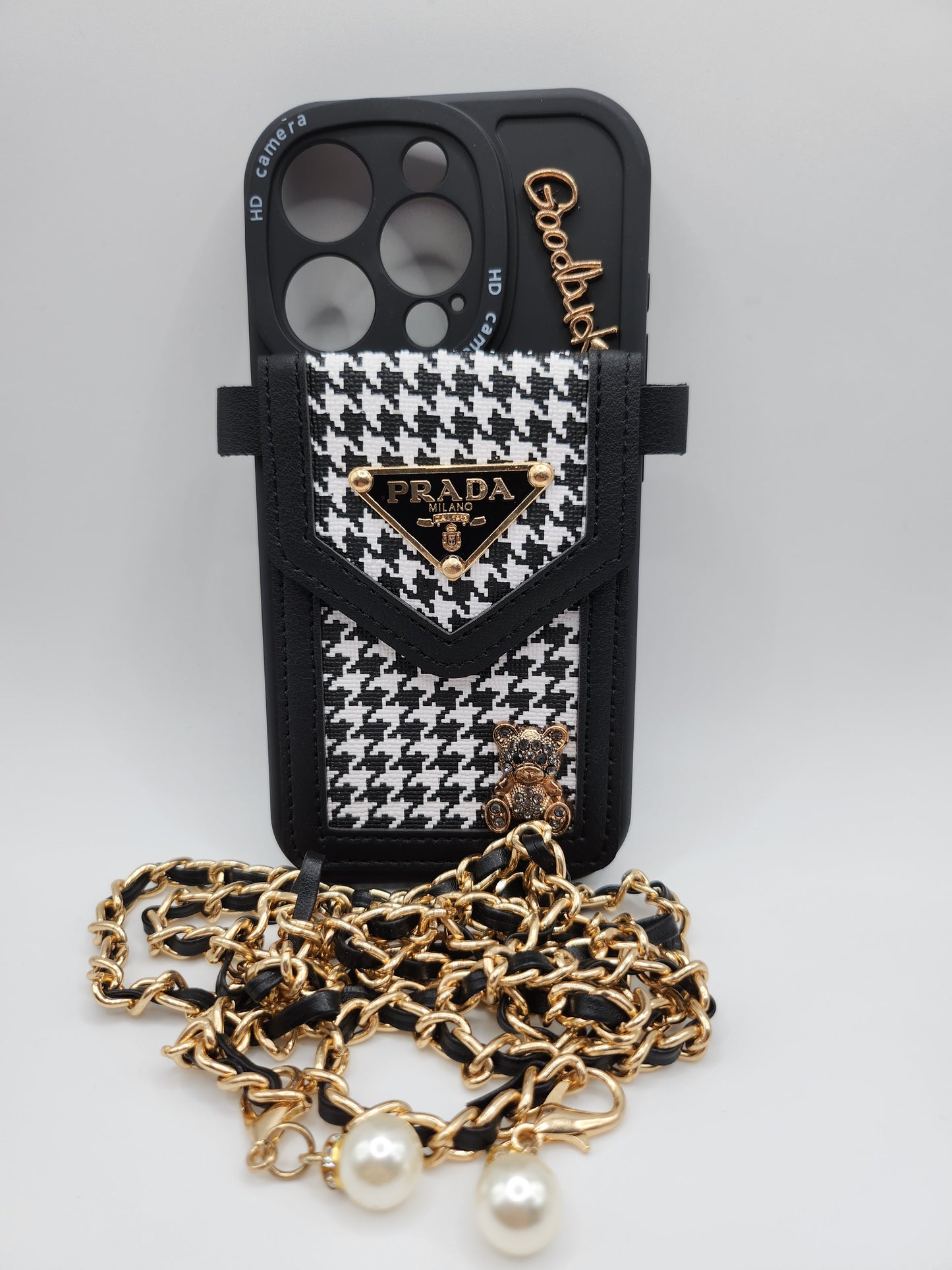 Coque Luxe iPhone avec Pochette Intégrée & Chaîne Dorée – Style Élégant