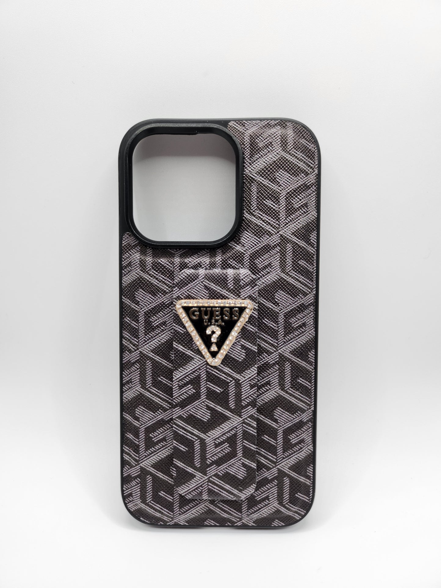 Coque GUESS Premium avec Support Pliable – Motif Monogram et Logo Émaillé