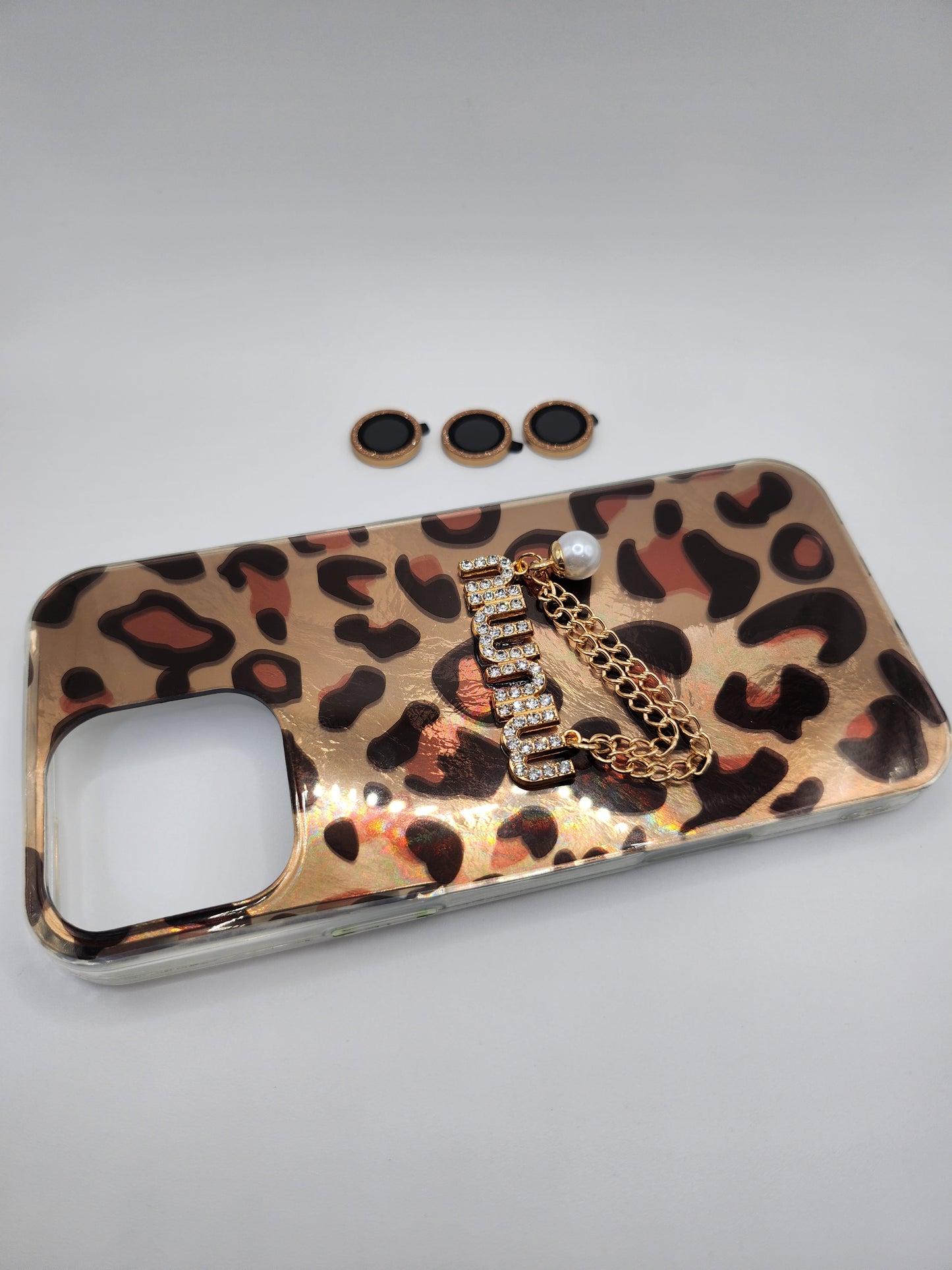 Coque Léopard Chic avec Chaîne & Perle – Protection Élégante avec Bague Caméra
