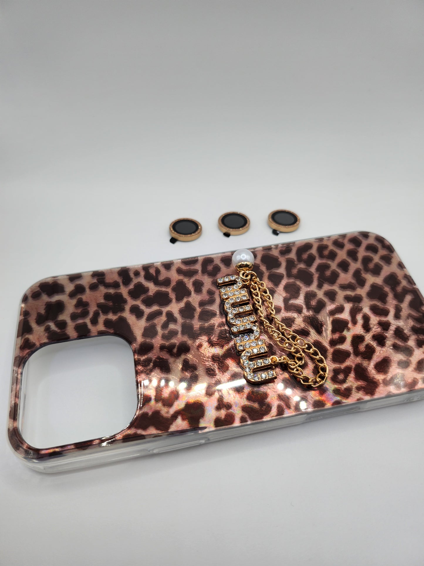 Coque Léopard Chic avec Chaîne & Perle – Protection Élégante avec Bague Caméra