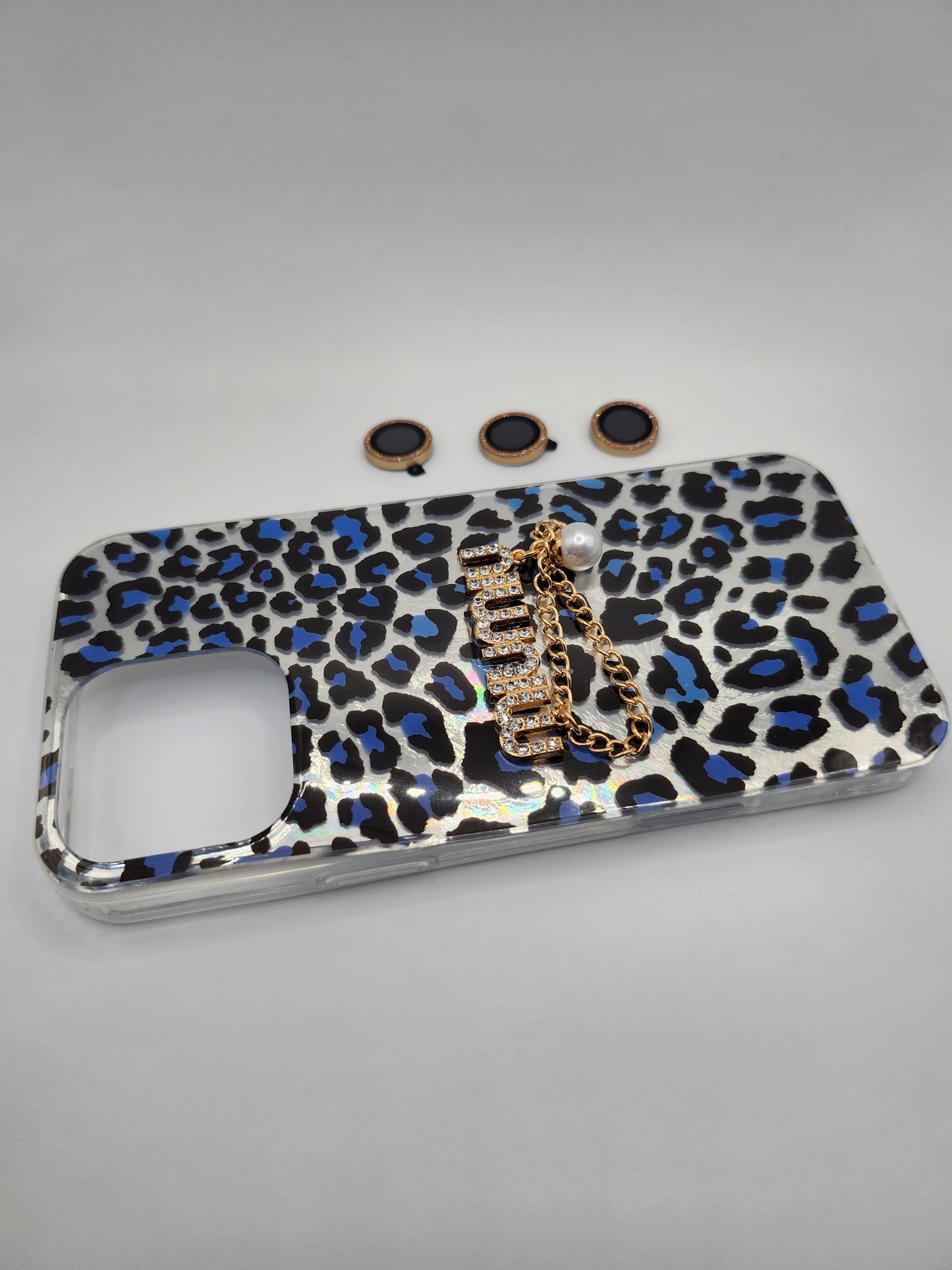 Coque Léopard Chic avec Chaîne & Perle – Protection Élégante avec Bague Caméra