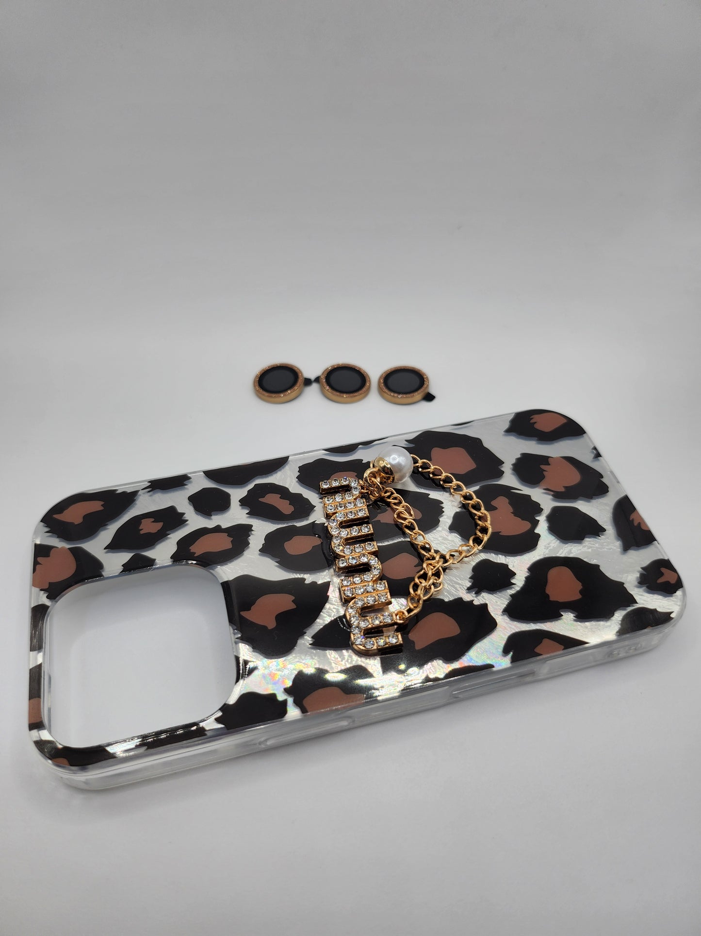 Coque Léopard Chic avec Chaîne & Perle – Protection Élégante avec Bague Caméra