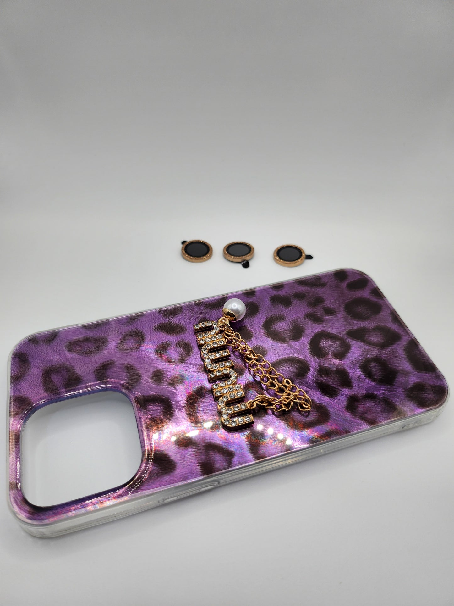 Coque Léopard Chic avec Chaîne & Perle – Protection Élégante avec Bague Caméra