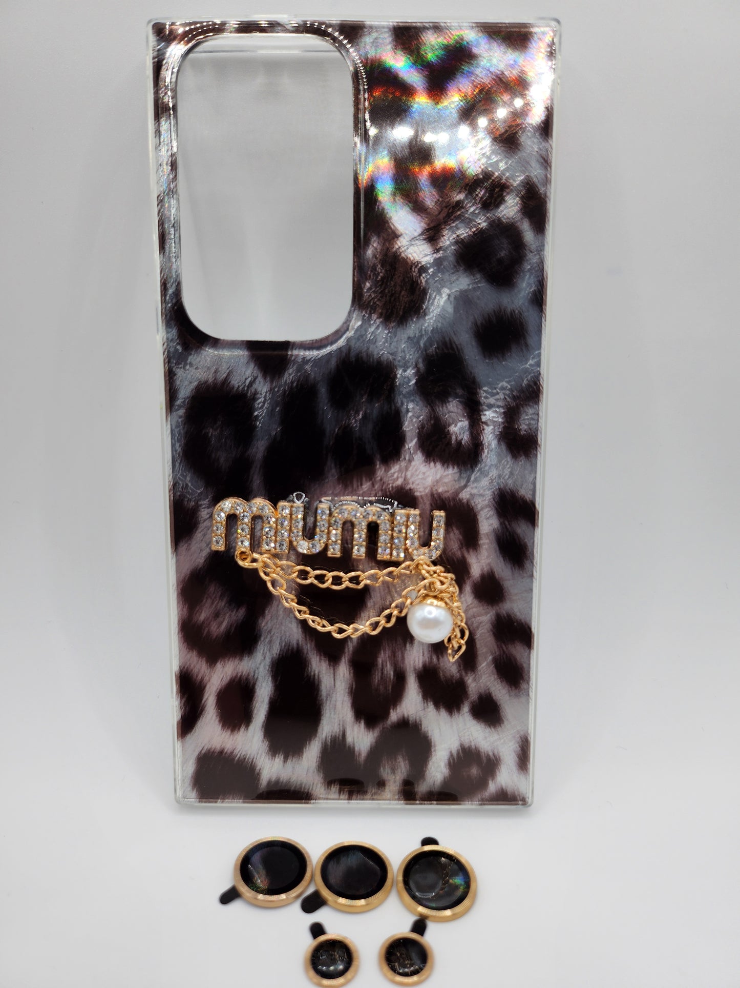 Coque Léopard Chic avec Chaîne & Perle – Protection Élégante avec Bague Caméra