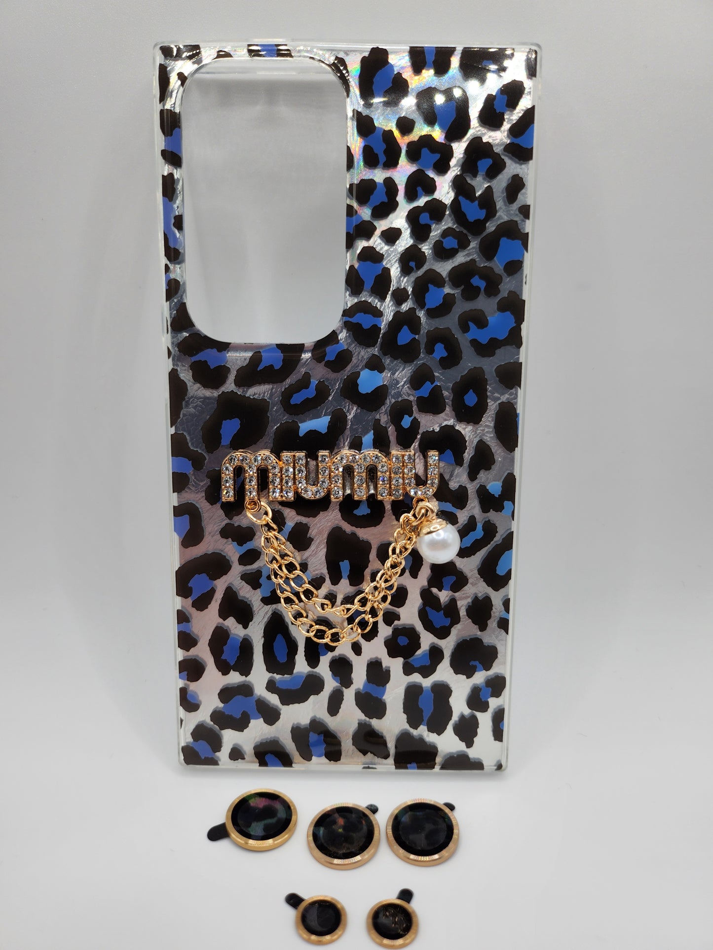 Coque Léopard Chic avec Chaîne & Perle – Protection Élégante avec Bague Caméra