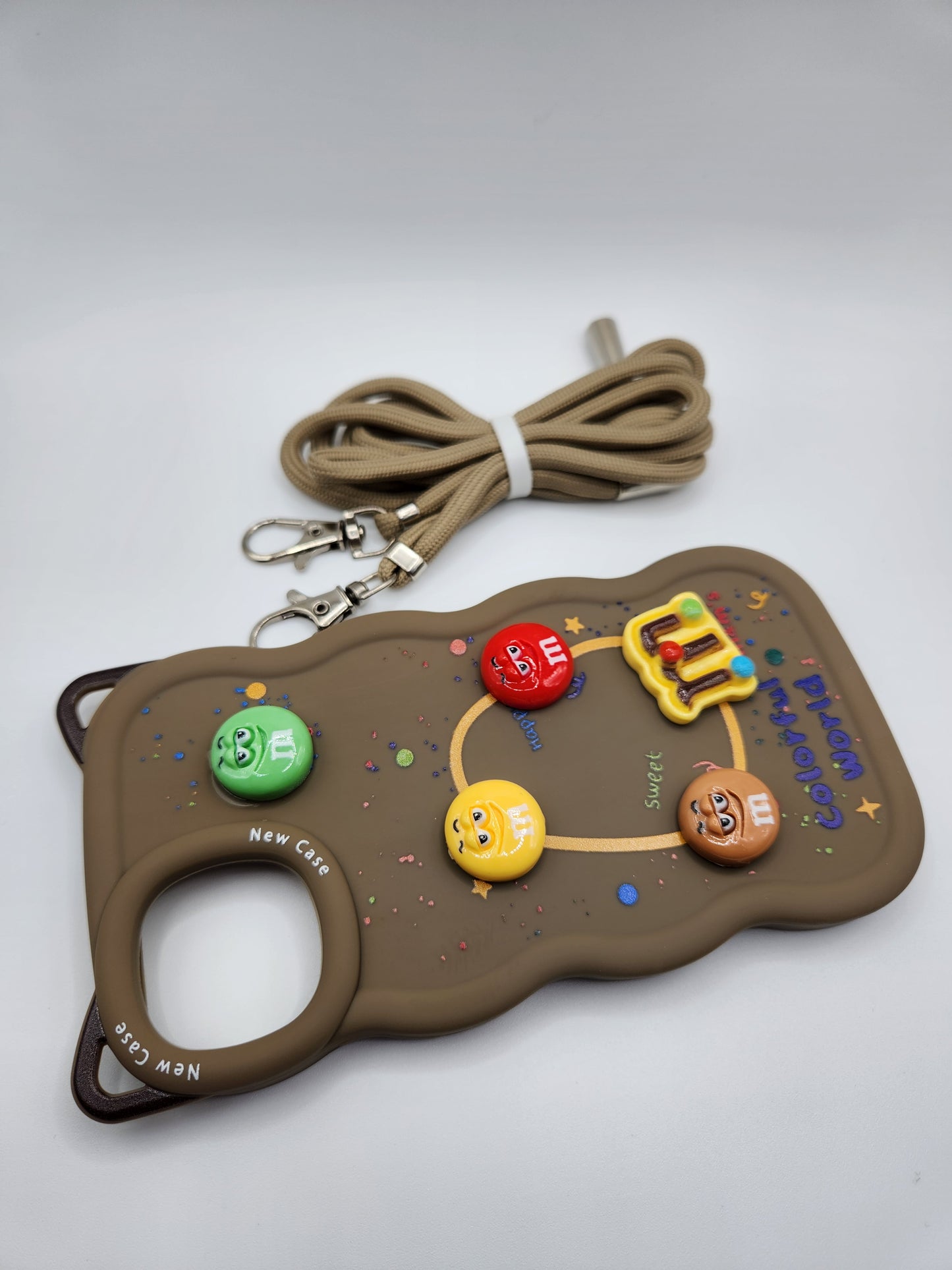 Coque M&amp;M's Colorée avec Cordon – "Colorful World" Vert Olive