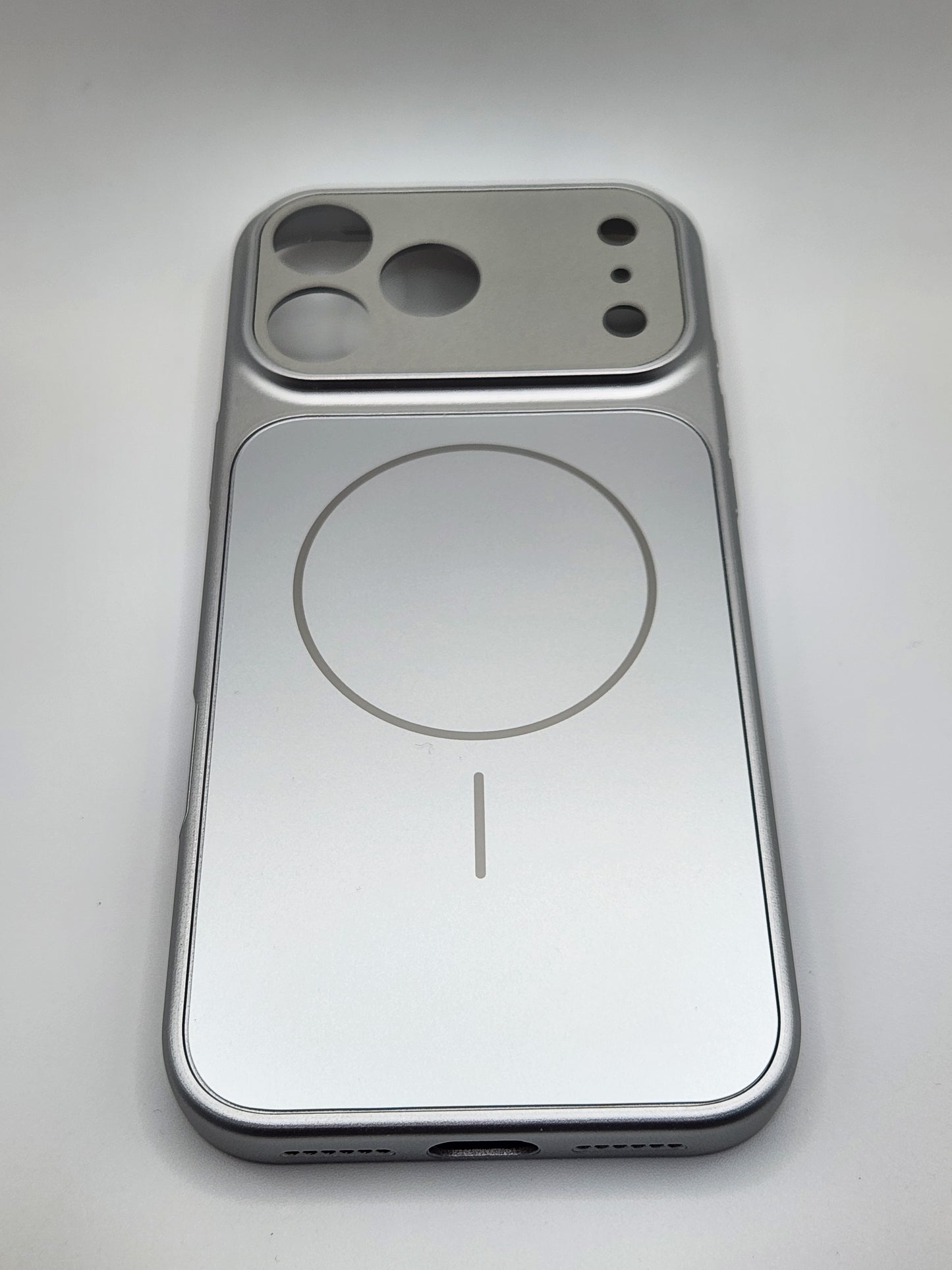(بوشيط) فاخر لهاتف iPhone 17 Pro Max – حماية أنيقة بتصميم عصري