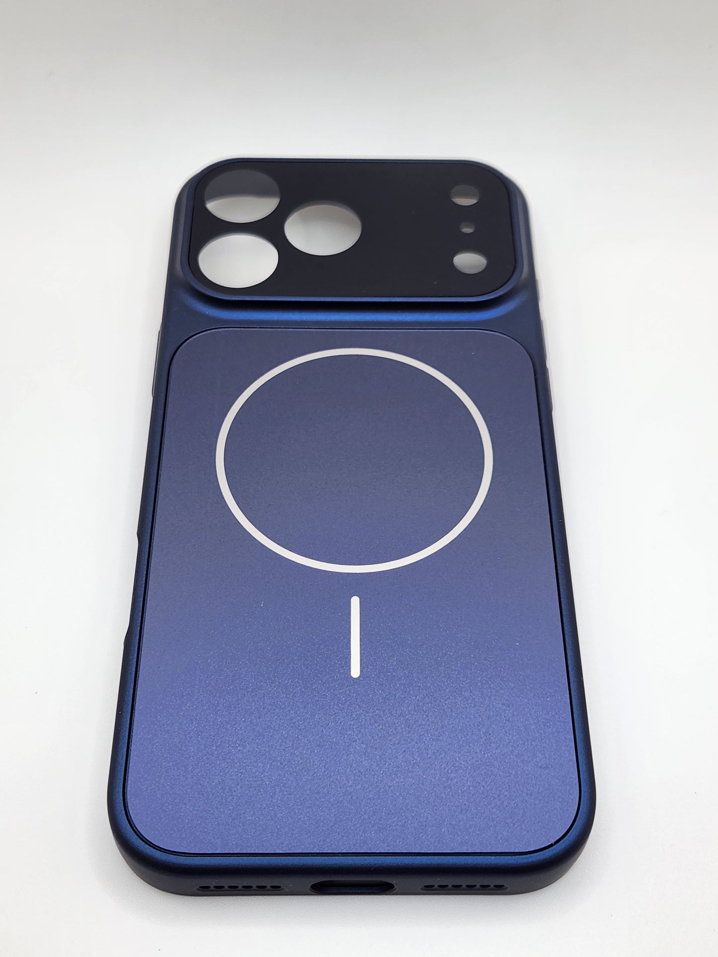 (بوشيط) فاخر لهاتف iPhone 17 Pro Max – حماية أنيقة بتصميم عصري