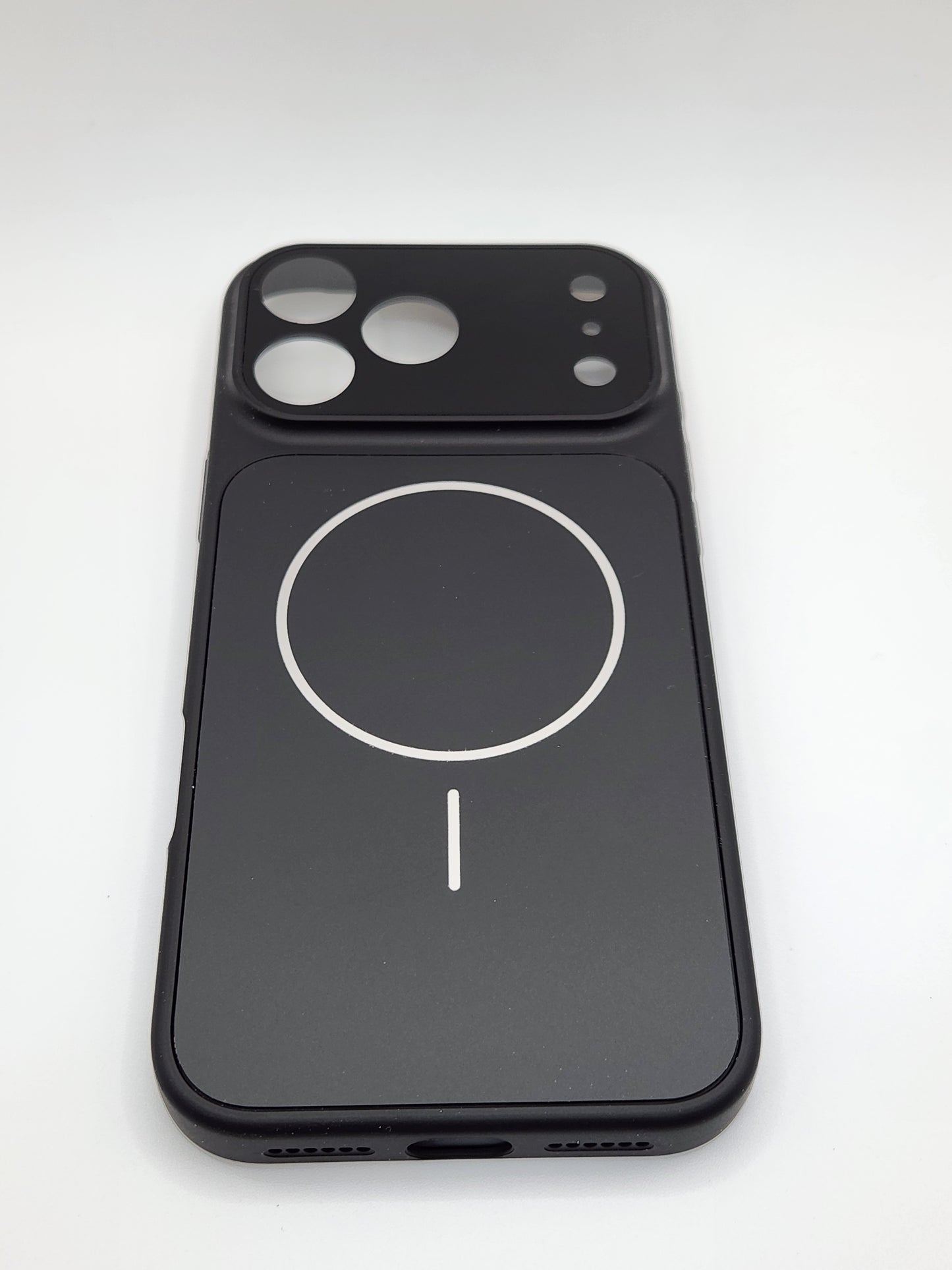 (بوشيط) فاخر لهاتف iPhone 17 Pro Max – حماية أنيقة بتصميم عصري