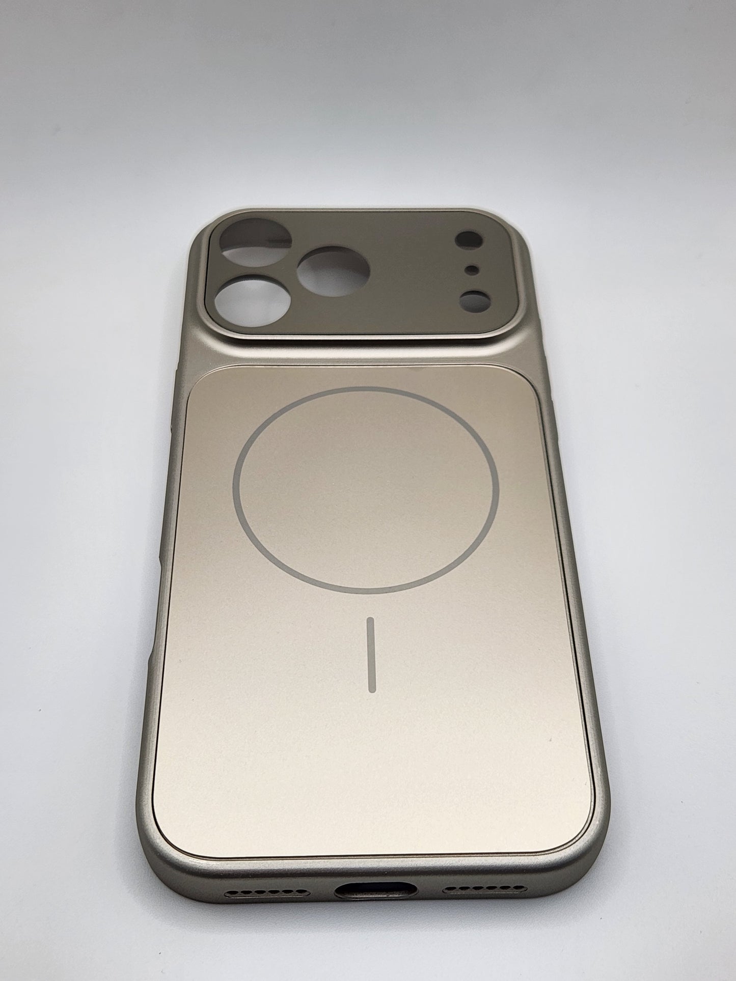 (بوشيط) فاخر لهاتف iPhone 17 Pro Max – حماية أنيقة بتصميم عصري
