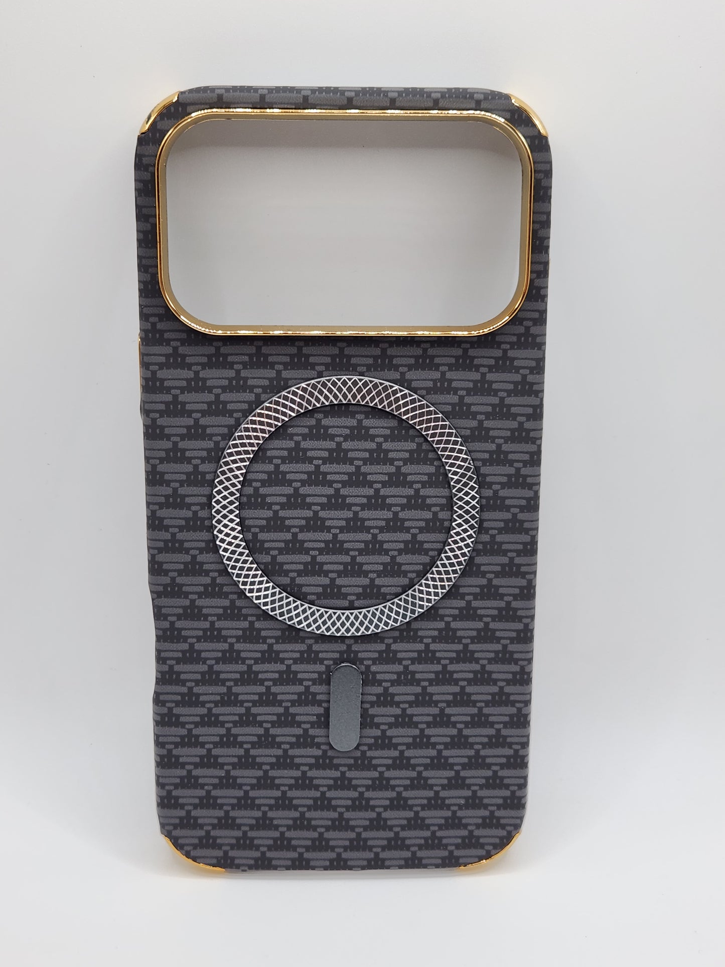 بوشيط آيفون فاخر بصناعة كربونية مع دعم (MagSafe) – حماية أنيقة وقوية (17 PRO MAX)