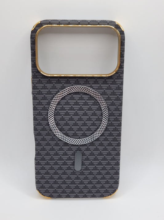 بوشيط آيفون فاخر بصناعة كربونية مع دعم (MagSafe) – حماية أنيقة وقوية (17 PRO MAX)