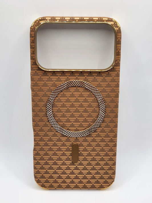 بوشيط آيفون فاخر بصناعة كربونية مع دعم (MagSafe) – حماية أنيقة وقوية (17 PRO MAX)