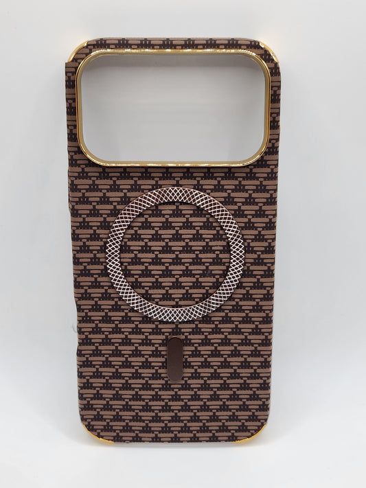 بوشيط آيفون فاخر بصناعة كربونية مع دعم (MagSafe) – حماية أنيقة وقوية (17 PRO MAX)