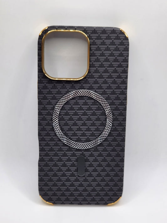 بوشيط آيفون فاخر بصناعة كربونية مع دعم (MagSafe) – حماية أنيقة وقوية (16 PRO MAX)