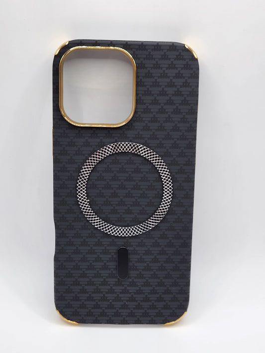 بوشيط آيفون فاخر بصناعة كربونية مع دعم (MagSafe) – حماية أنيقة وقوية (16 PRO MAX)