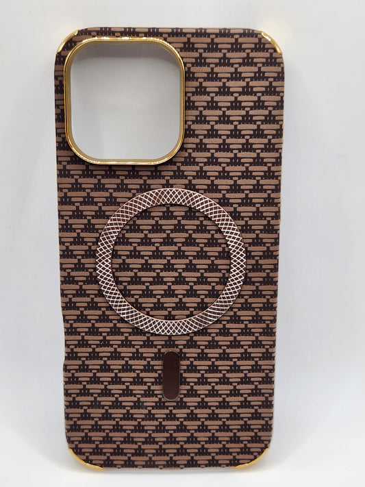 بوشيط آيفون فاخر بصناعة كربونية مع دعم (MagSafe) – حماية أنيقة وقوية (16 PRO MAX)