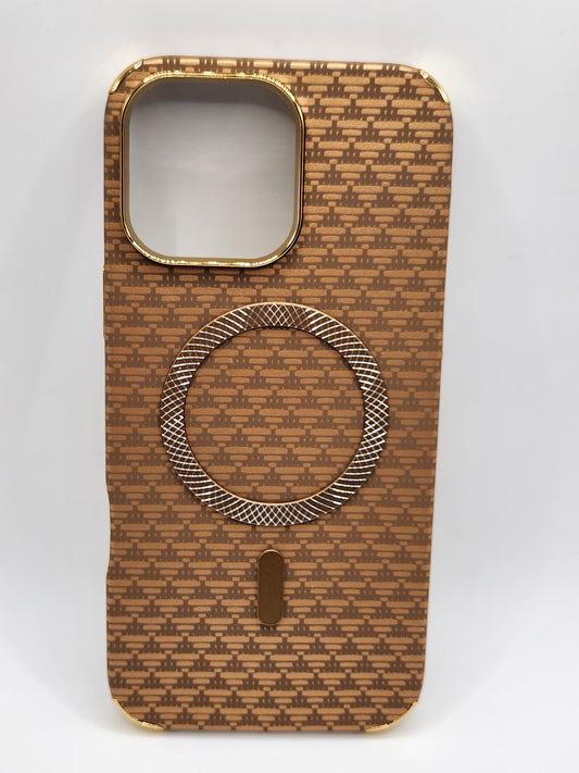 بوشيط آيفون فاخر بصناعة كربونية مع دعم (MagSafe) – حماية أنيقة وقوية (16 PRO MAX)